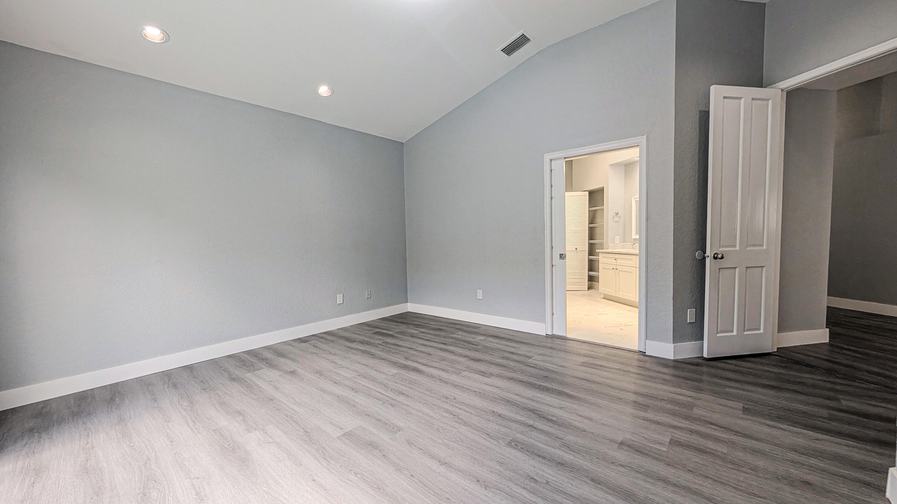 LAUREL POINTE - Residential
