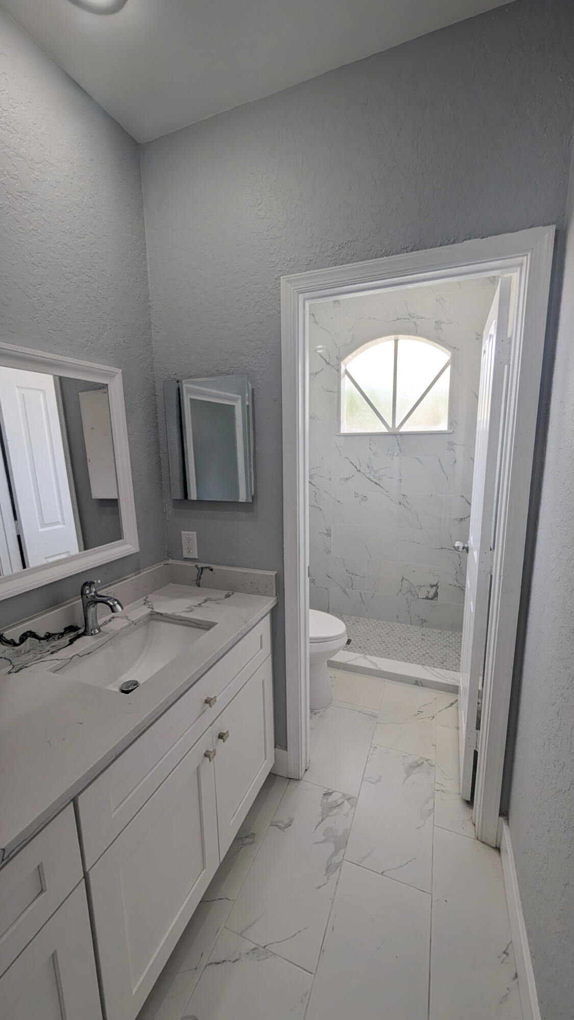 LAUREL POINTE - Residential