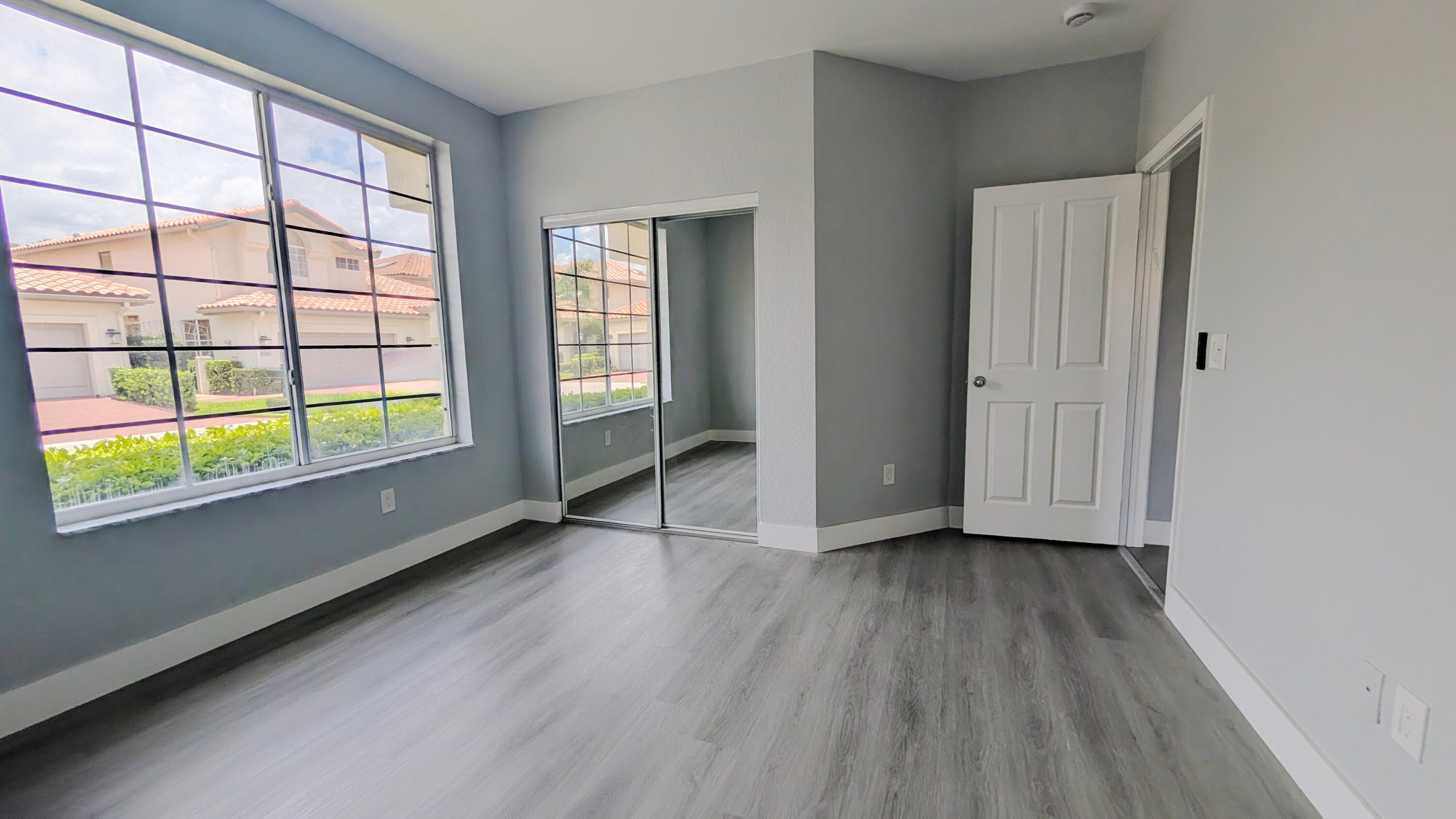 LAUREL POINTE - Residential