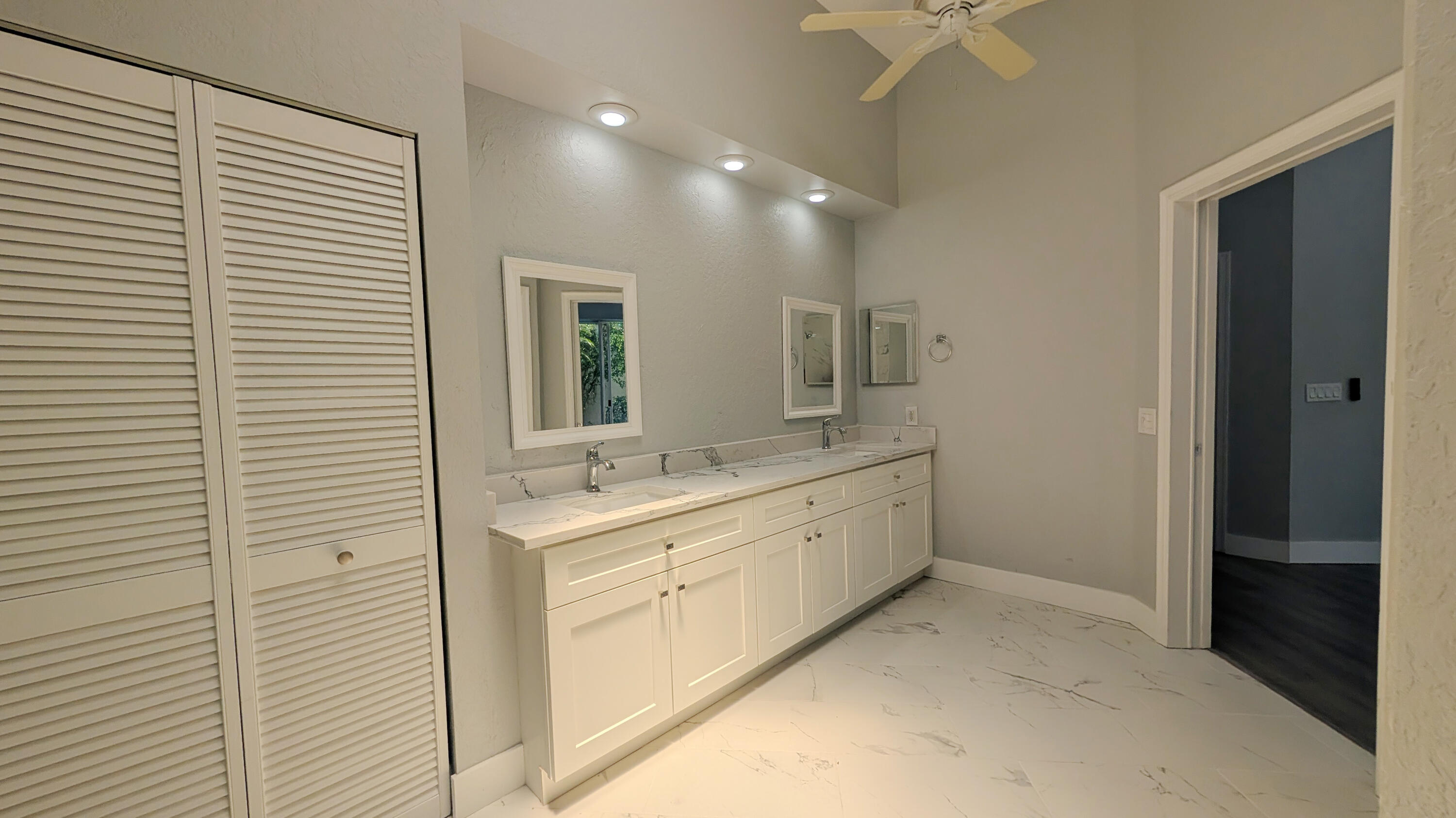 LAUREL POINTE - Residential