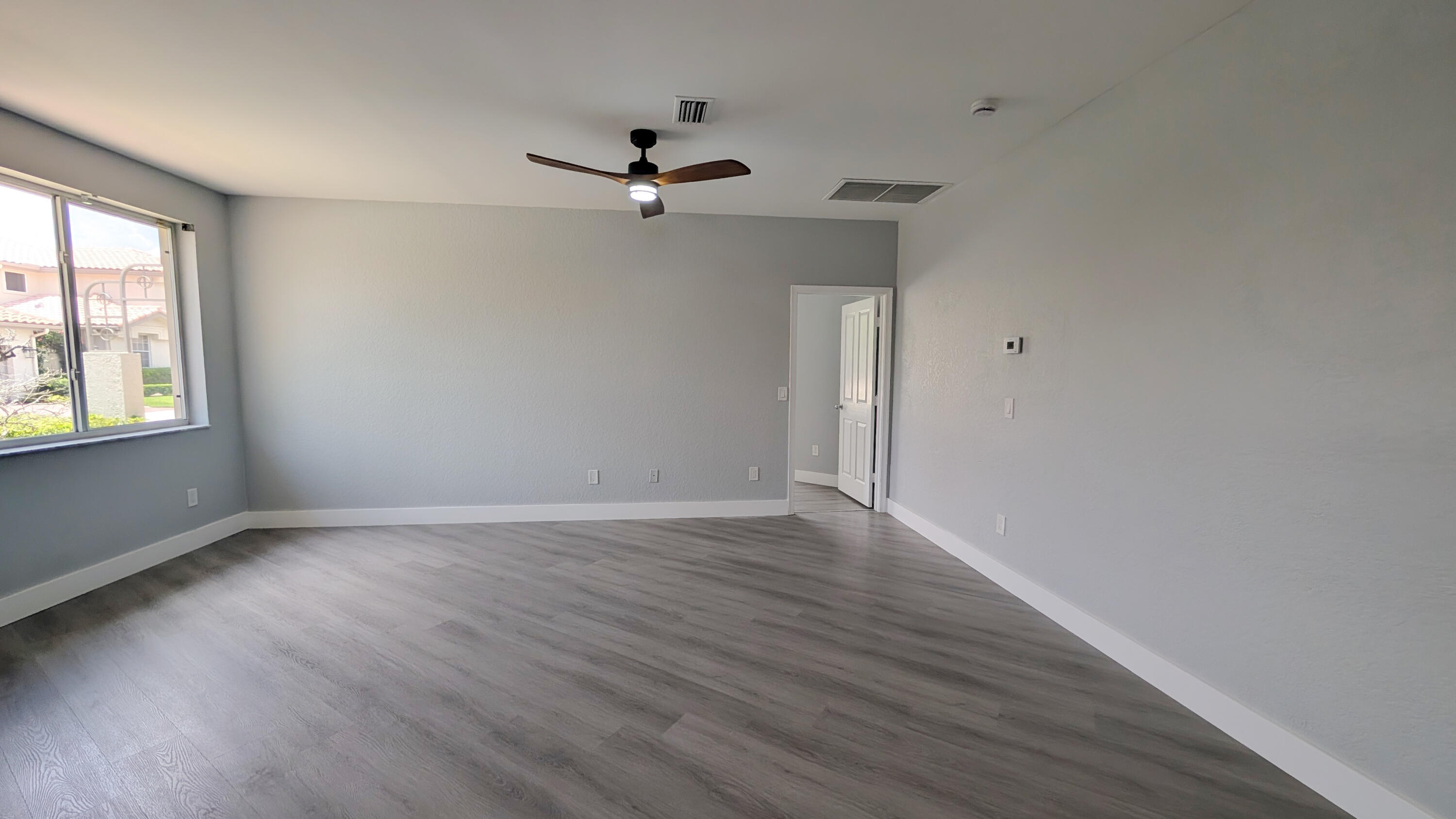 LAUREL POINTE - Residential