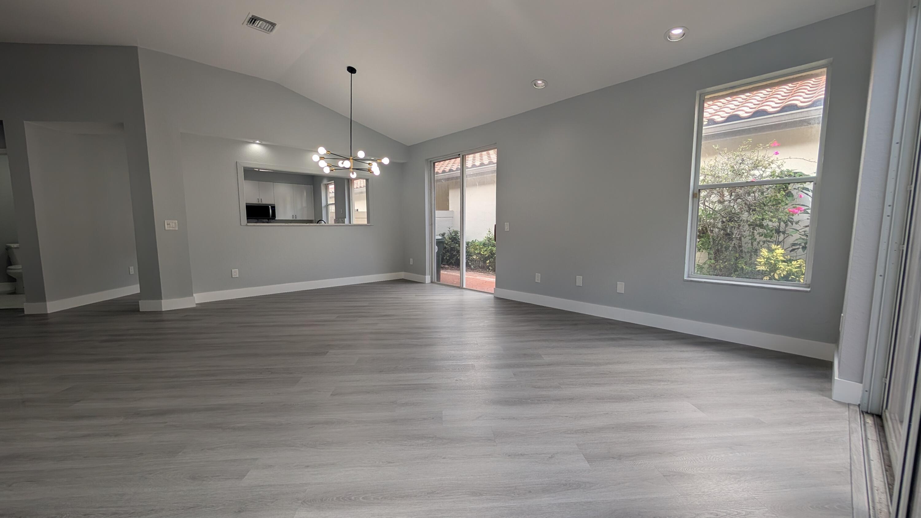 LAUREL POINTE - Residential