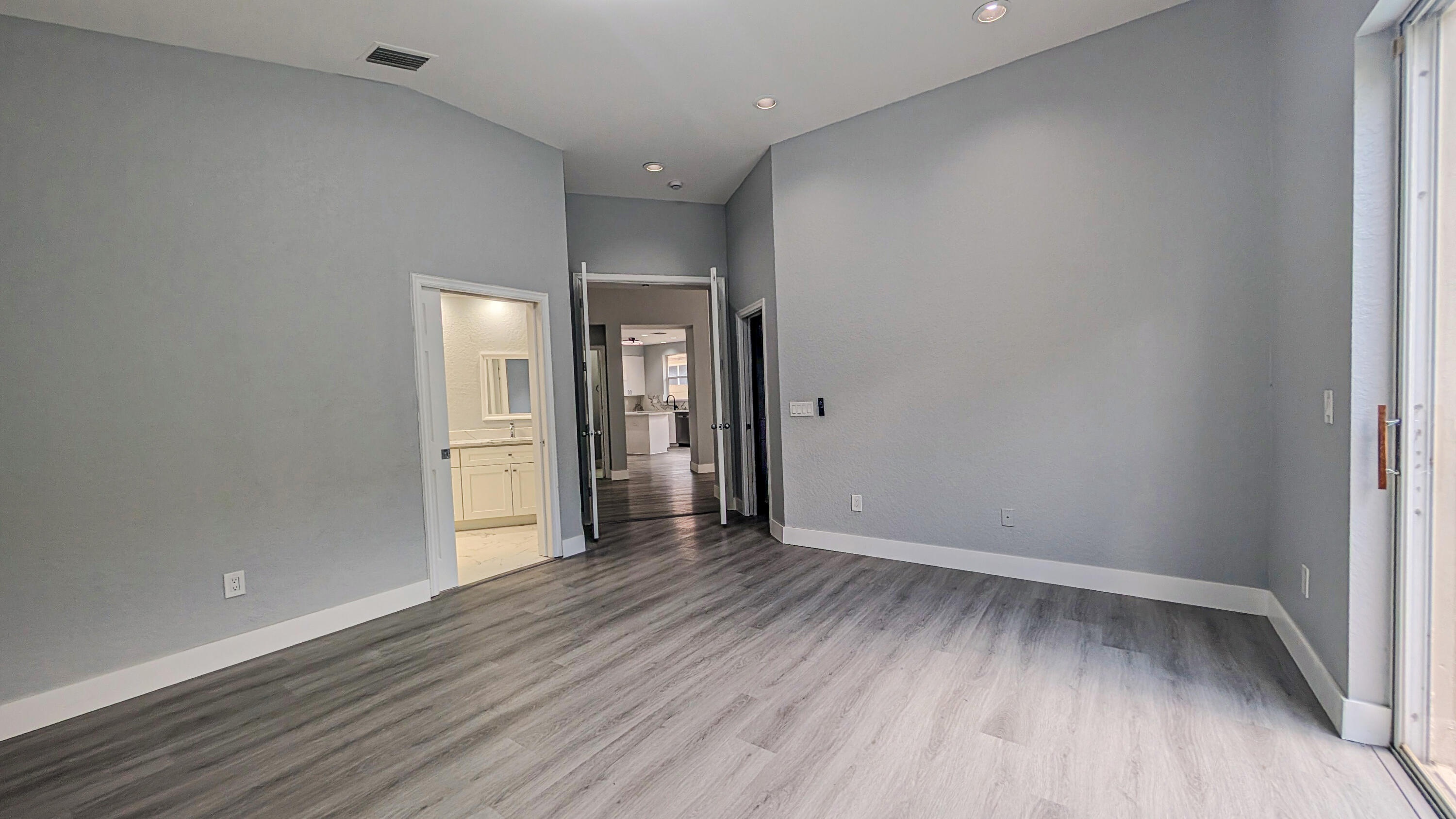 LAUREL POINTE - Residential