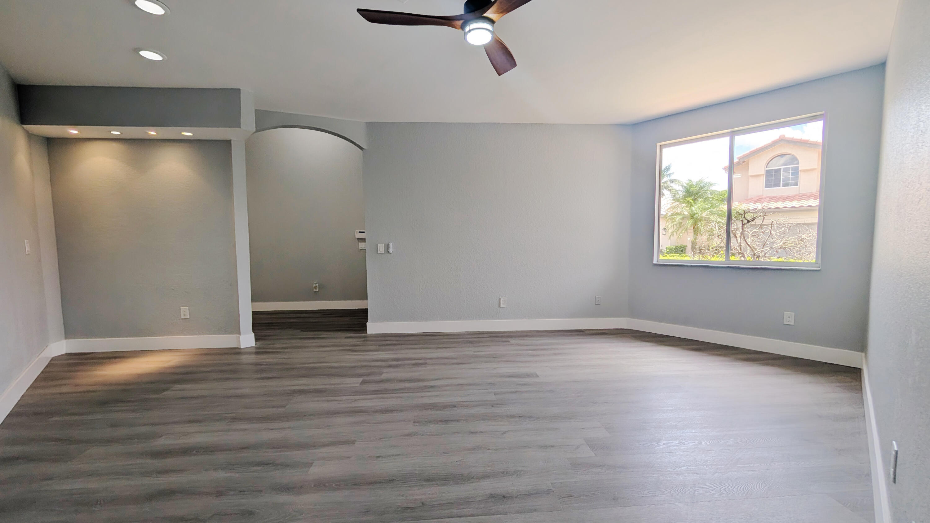 LAUREL POINTE - Residential