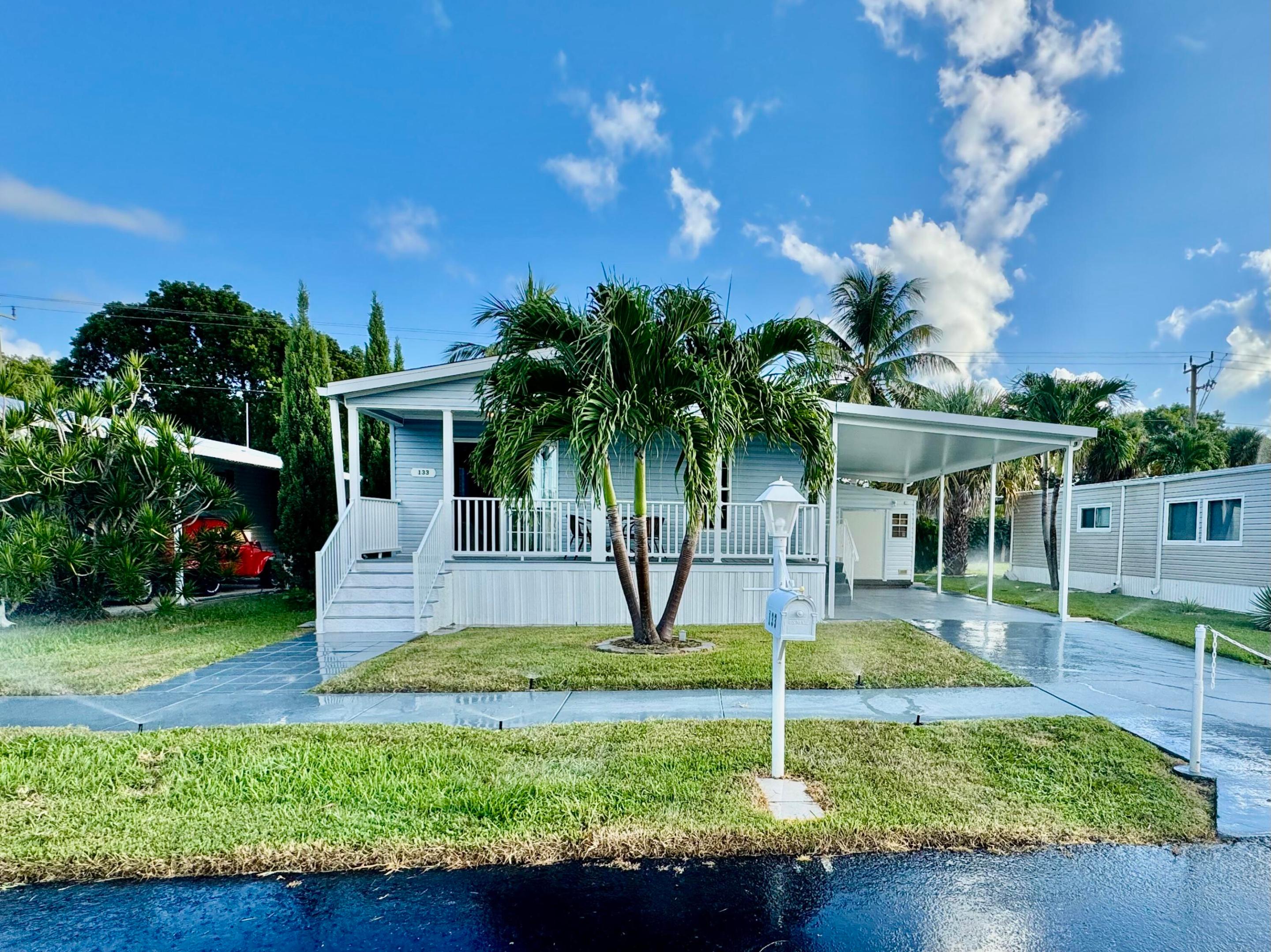 !!! You own the deeded land with the house furnished and turnkey, call now !!! FINANCING AVAILABLE, GET PRE-APPROVED Low HOA This beautifully maintained 2020 manufactured home is a must-see! Situated in one of the best gated mobile home parks in Broward County, you not only own the home but also the deeded lot which means it comes with NO land lease fees, instead a low HOA of less than $1500 annually. The home boasts a luminous spacious open floor plan with laminate wood flooring, stainless steel appliances, and a convenient laundry closet. Relax in the sunny front porch with southern exposure, perfect for enjoying the Florida weather. The furniture all convey with the sale, and the home is turnkey--ready for you to move right in! Enjoy the luxury of a large backyard on an oversized lot (±50x150), perfect for outdoor activity. With a great curb appeal, this home is an ideal choice for full-time living or a retreat! Don't miss out on this incredible deal reach out today to schedule your private tour and make this home yours! Call Now for a Great Opportunity!

Maison Manufacturée Moderne et Charmante dans une Communauté Sécurisée très prisée 

Cette maison manufacturée de 2020, magnifiquement bien entretenue, est une opportunité à ne pas manquer ! Située dans l'un des meilleurs parcs mobiles Highland Meadow Estates dand le comté de Broward dans les sud est de la Floride. Vous ne possédez pas seulement la maison, mais aussi le fond du terrain. La maison offre un plan ouvert et spacieux avec un revêtement de sol en bois laminé, des appareils électroménagers en acier inoxydable et une buanderie à l'intérieur pratique. Détendez-vous sur le patio couvert en devanture ensoleillé avec une exposition sud, parfait pour profiter du climat de la Floride. Les meubles sont tous inclus et la maison est clé en main, prête à emménager dès maintenant!

Profitez du luxe d'une grande cour arrière sur un terrain surdimensionné (±50x150), idéal pour des activités en plein air ou tout simplement pour se détendre en toute tranquillité. La propriété comprend également un cabanon pour plus de commodité. Avec un excellent attrait extérieur, cette maison est un choix idéal pour une résidence permanente ou une retraite bien méritée!

Ne manquez pas cette incroyable opportunité, faites les premiers pas dès aujourd'hui pour planifier une visite privée en personne ou virtuelle et faire de cette maison la vôtre !

Appelez dès maintenant pour une excellente opportunité !