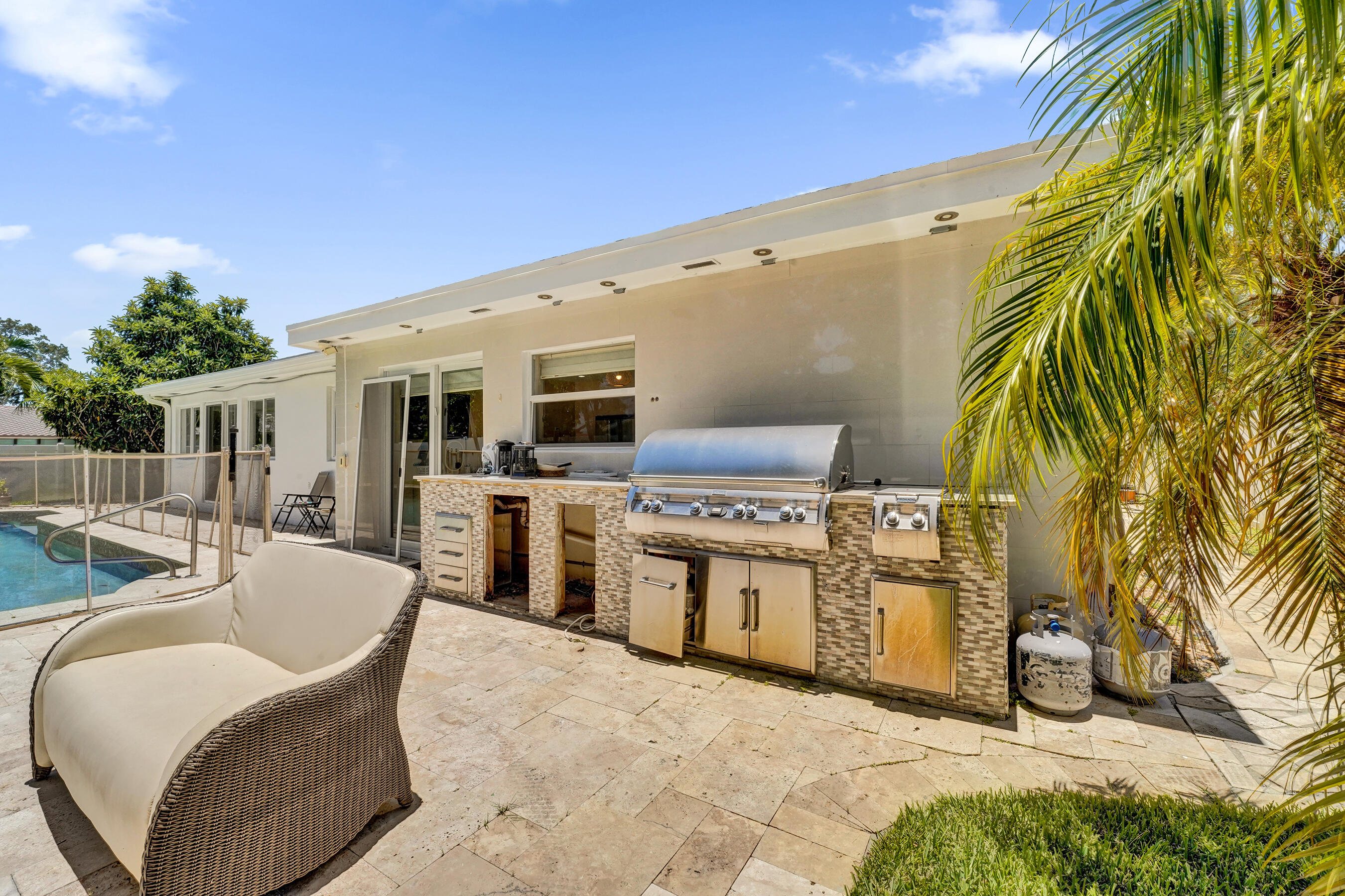 EMERALD HILLS - Residential Lease