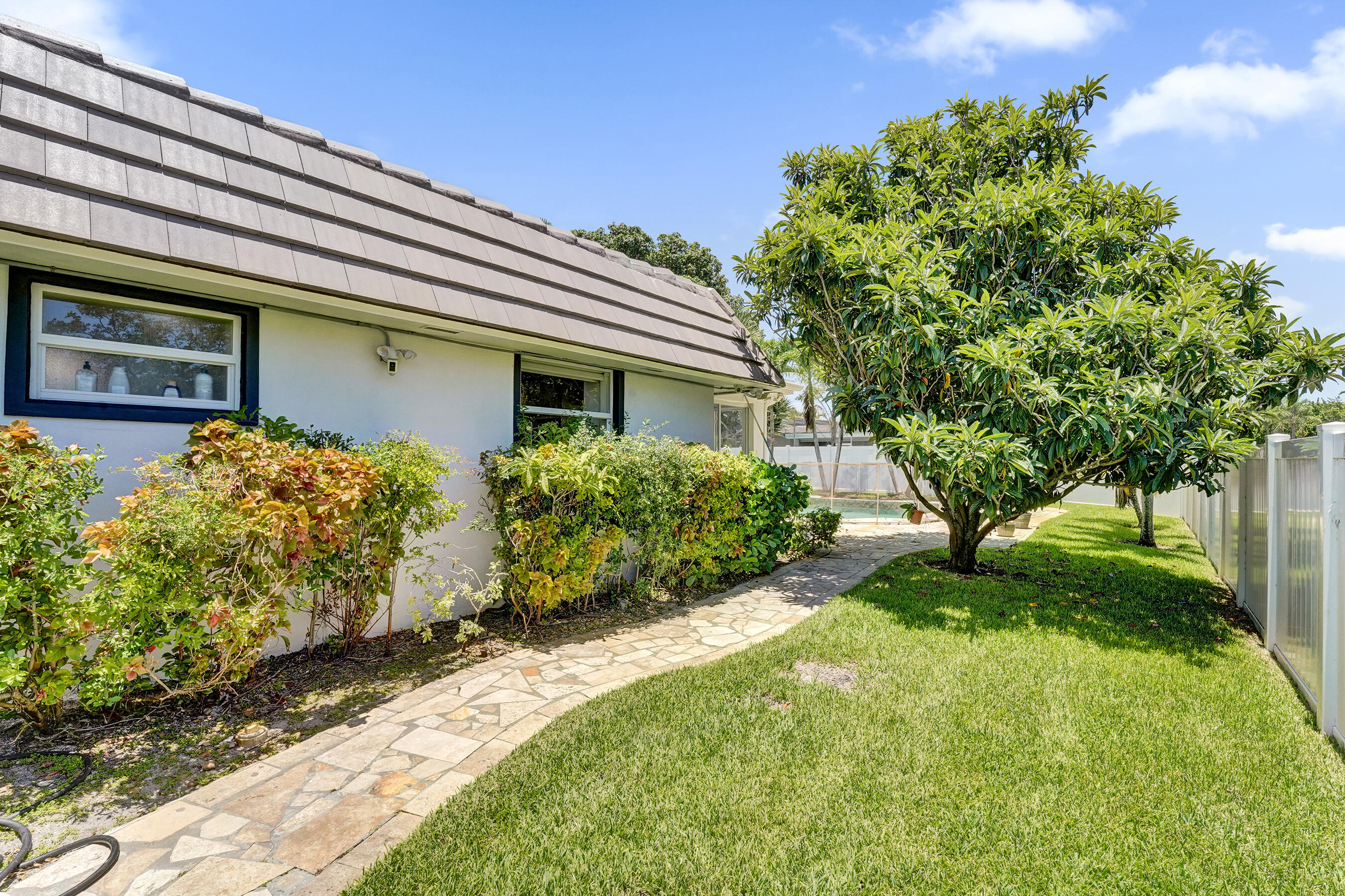 EMERALD HILLS - Residential Lease