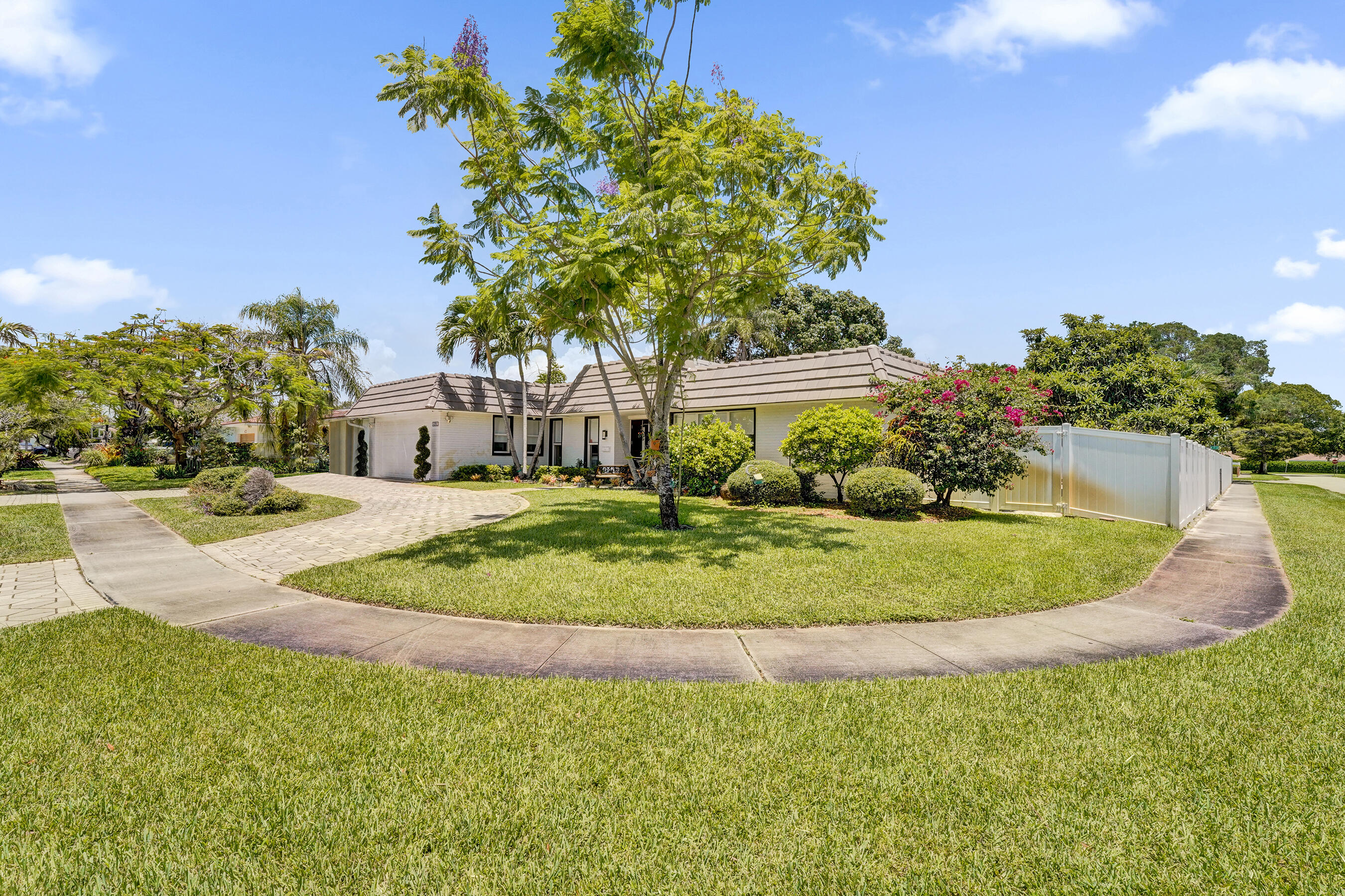 EMERALD HILLS - Residential Lease