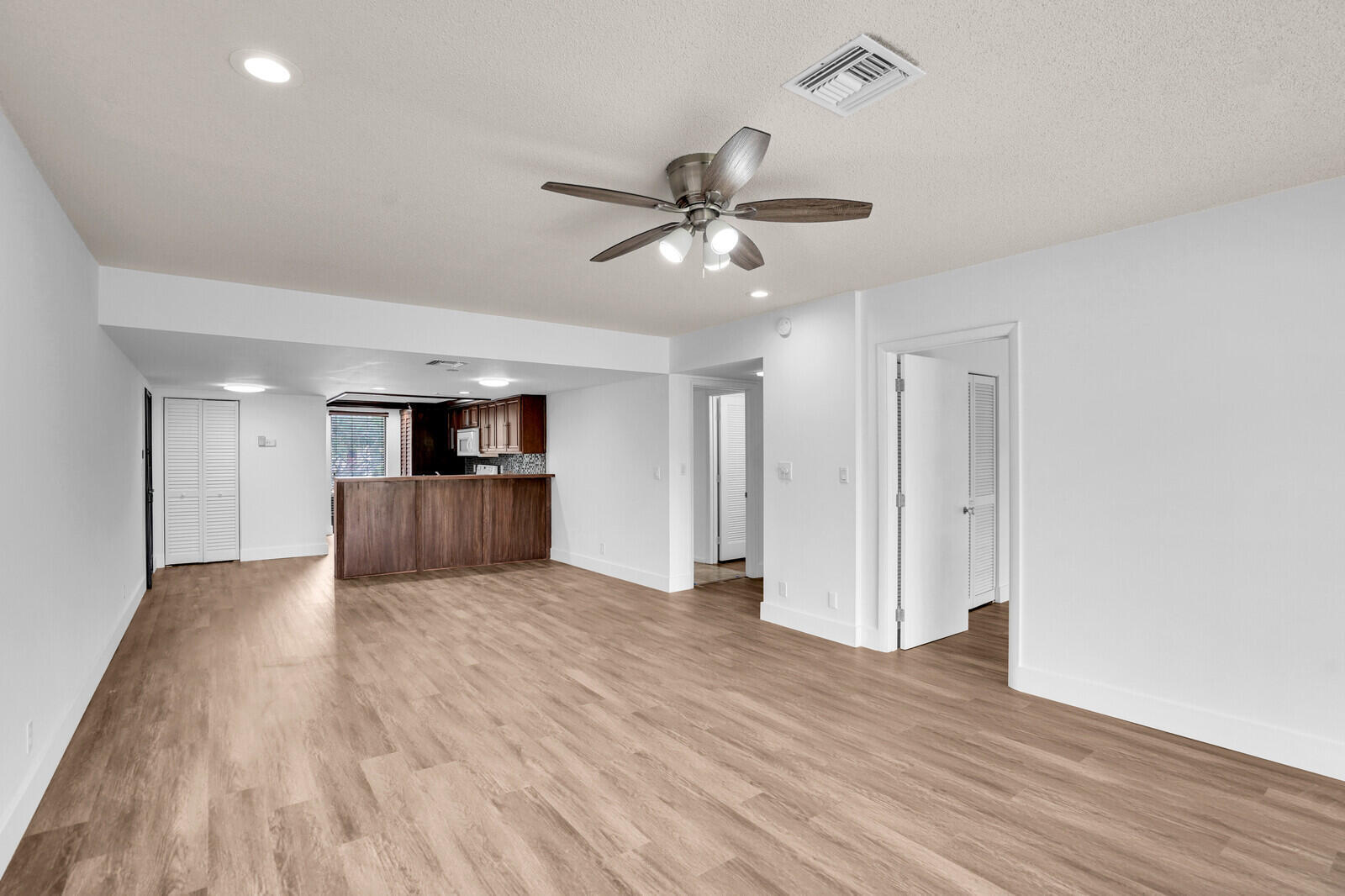 LANDS OF THE PRESIDENT CONDO 1 - Residential Lease