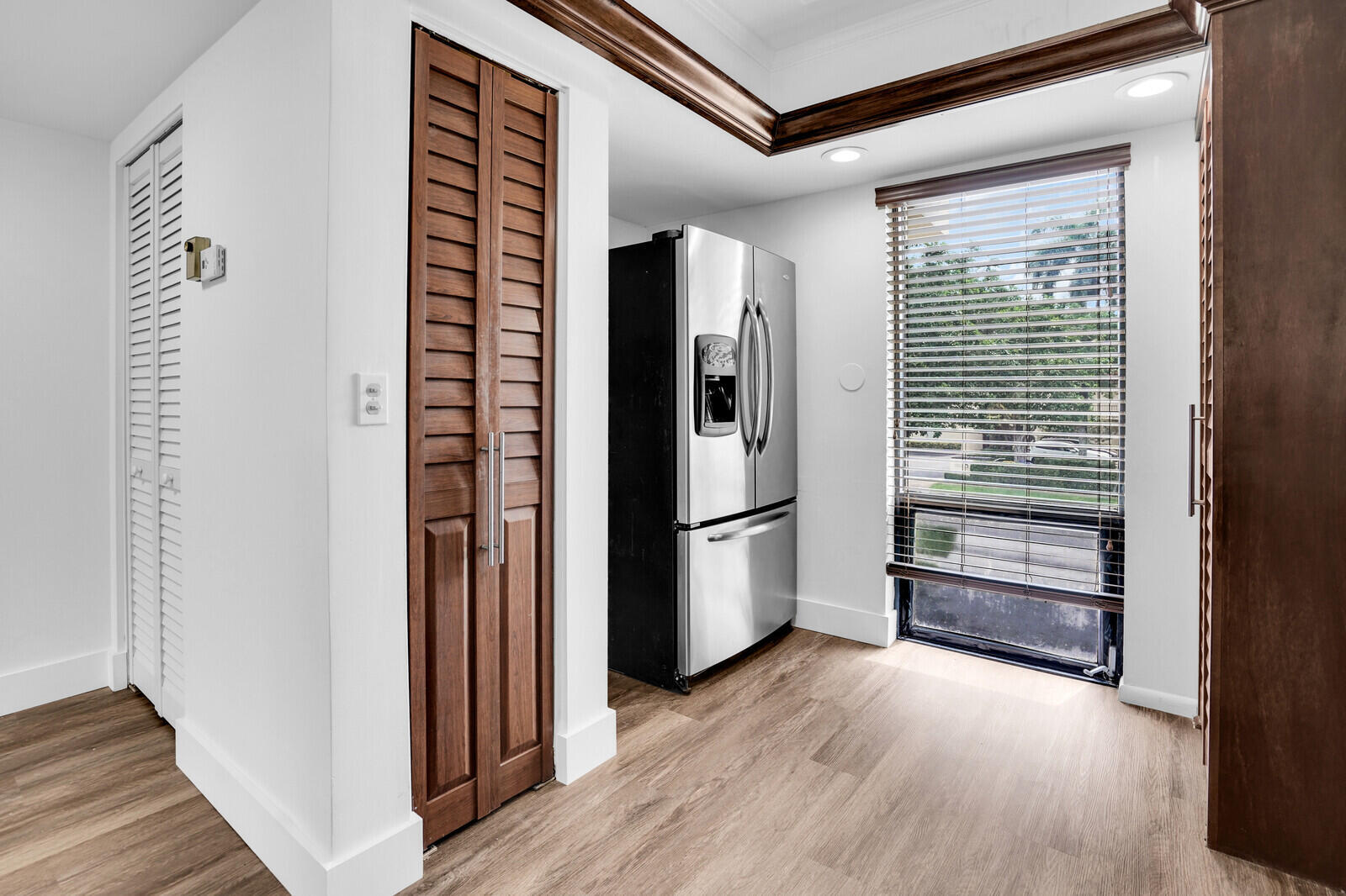 LANDS OF THE PRESIDENT CONDO 1 - Residential Lease