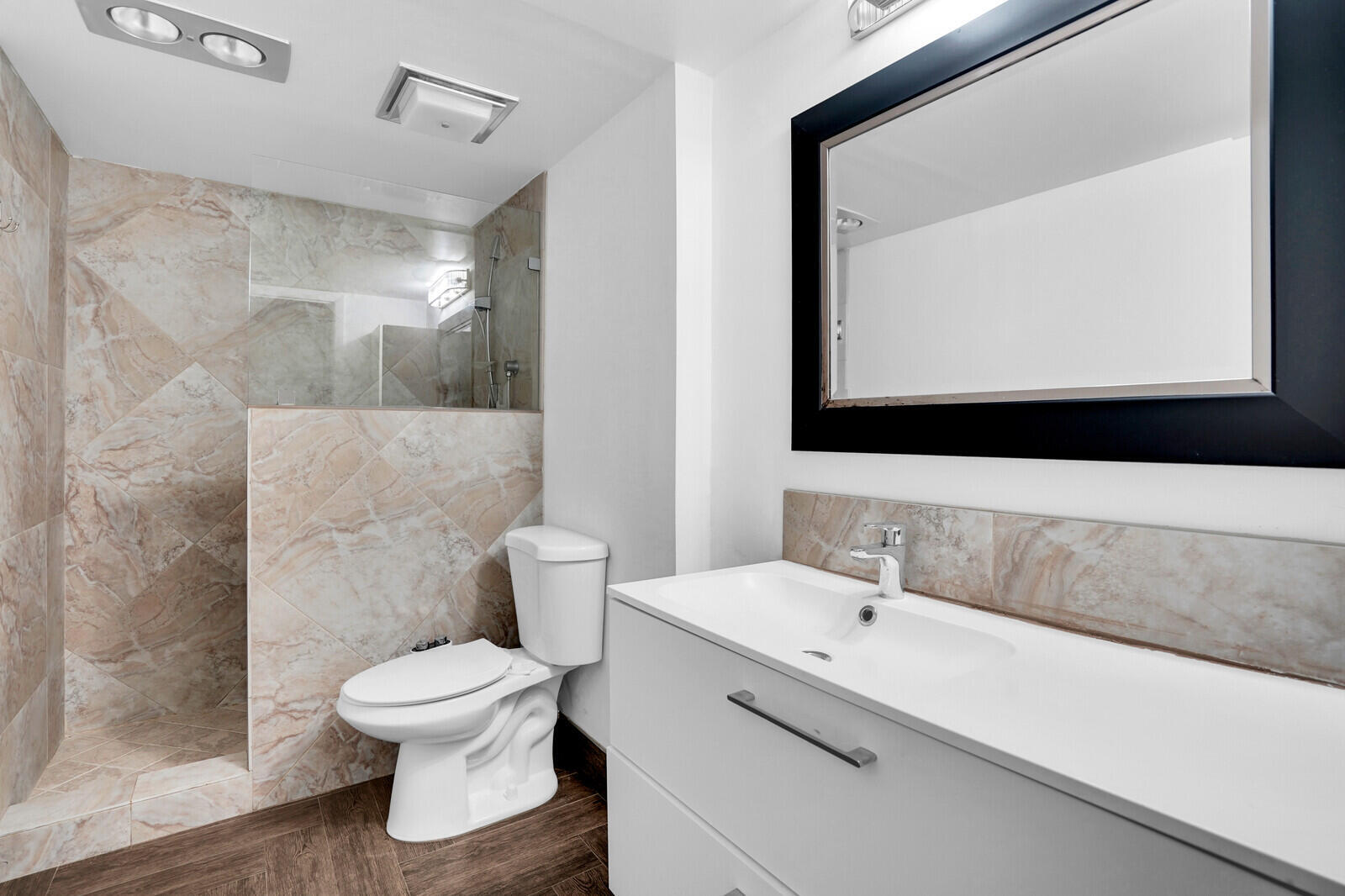 LANDS OF THE PRESIDENT CONDO 1 - Residential Lease