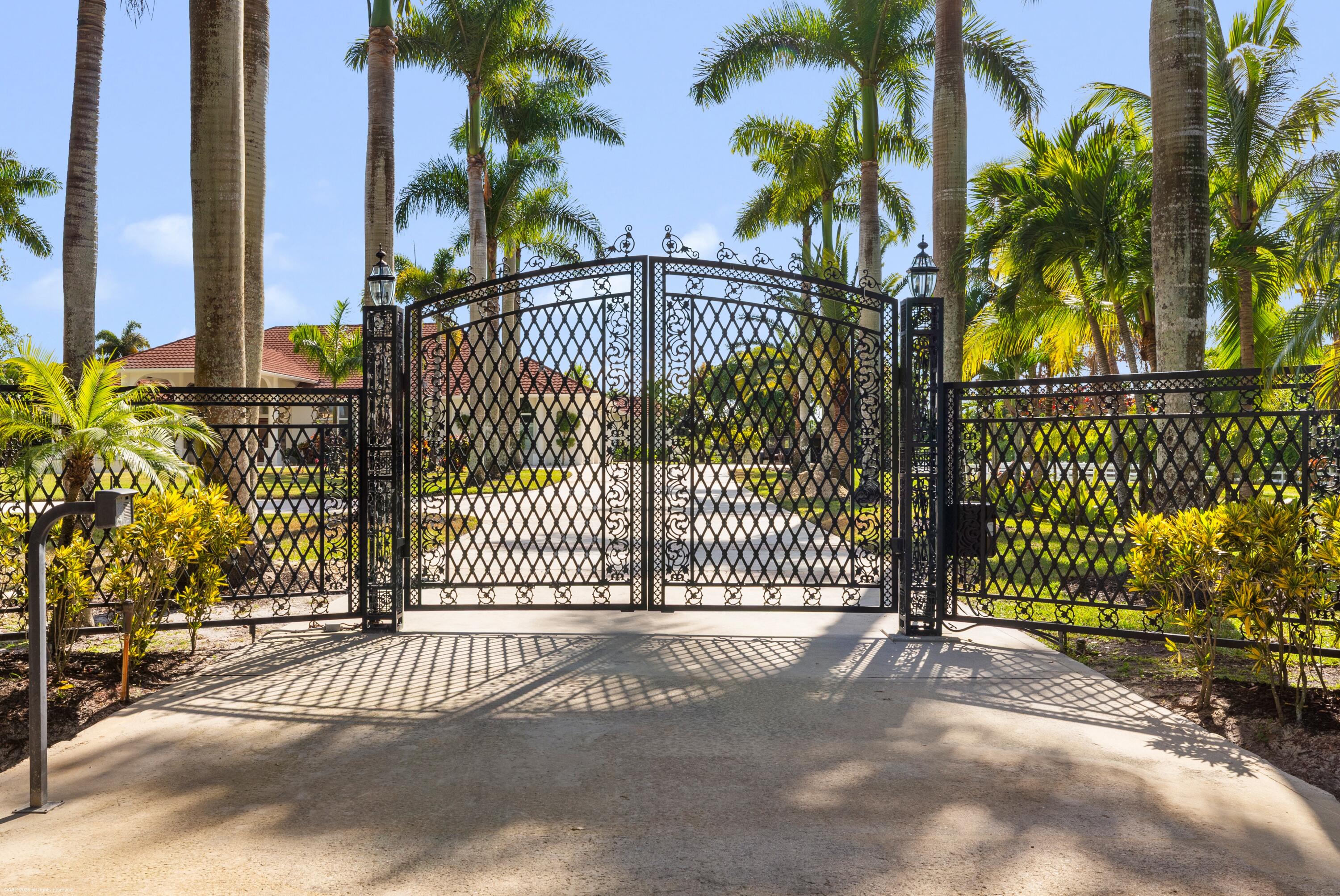 PALM BEACH POINT - Residential