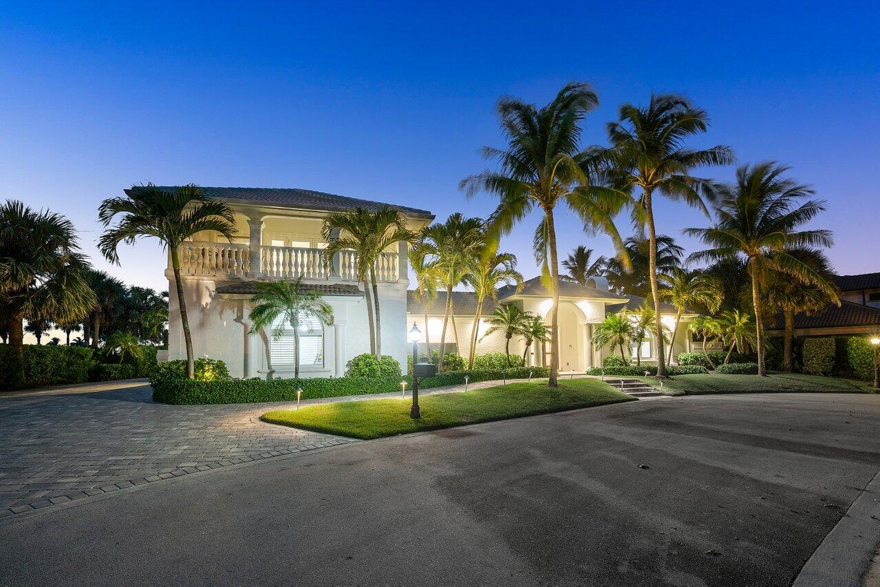 SAILFISH POINT - Residential