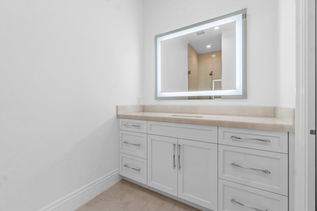SAILFISH POINT - Residential