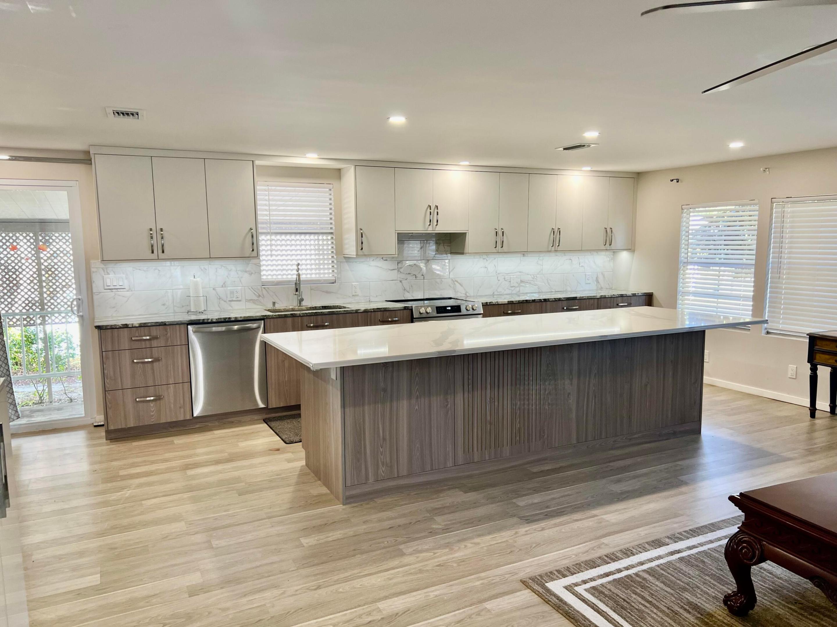 DEERFIELD LAKE - Residential