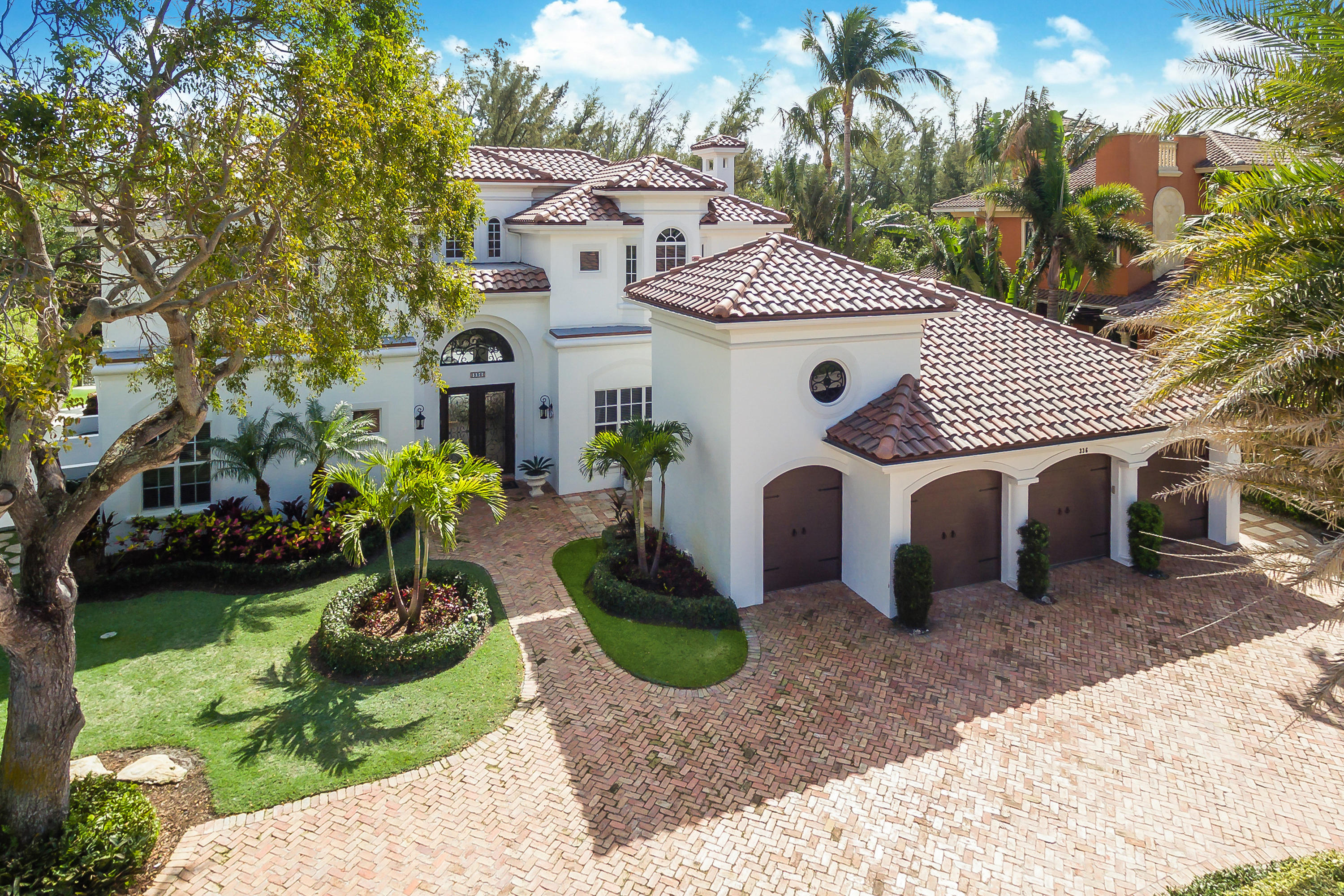 ROYAL PALM YACHT & COUNTRY CLUB - Residential