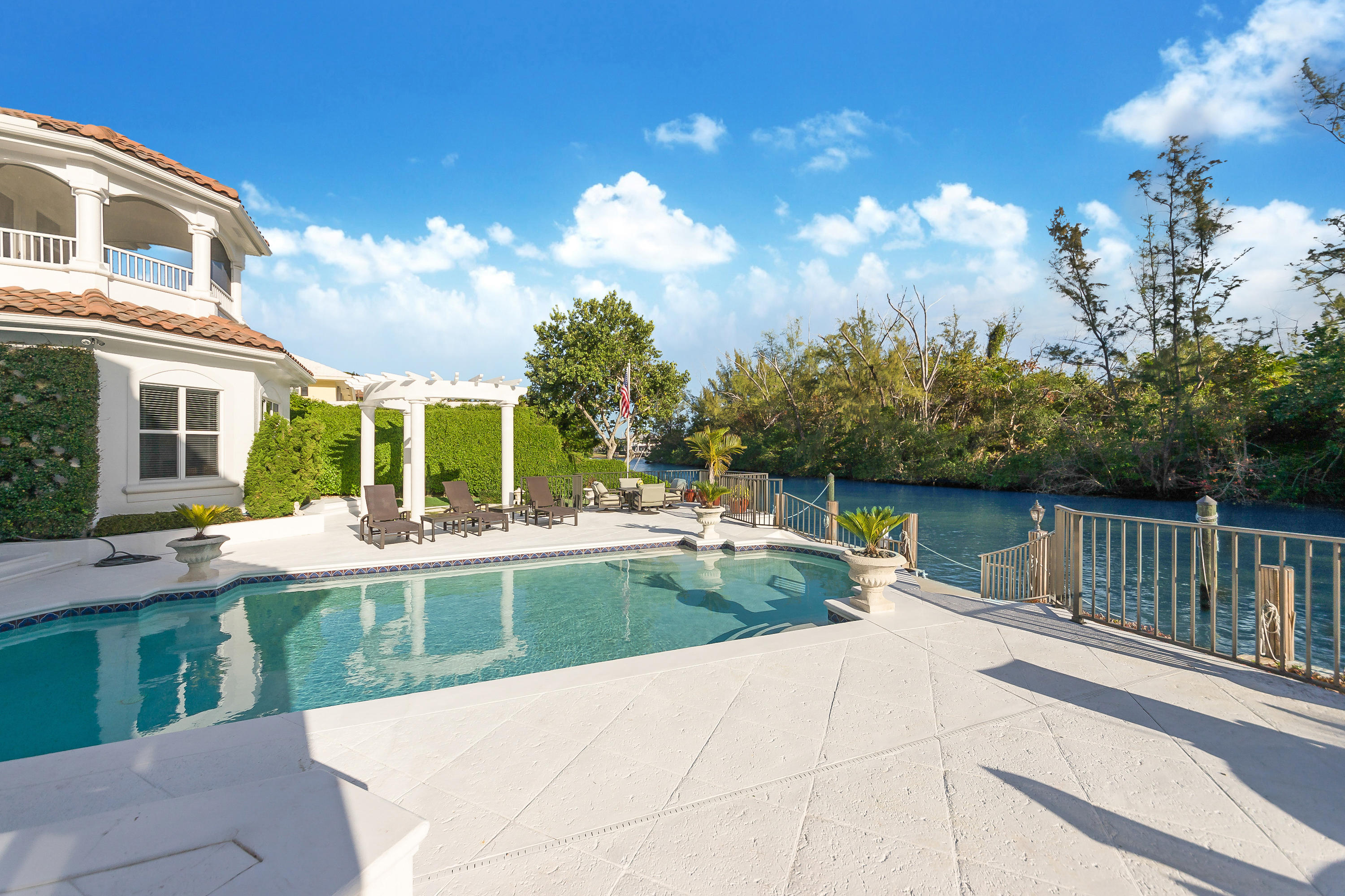 ROYAL PALM YACHT & COUNTRY CLUB - Residential
