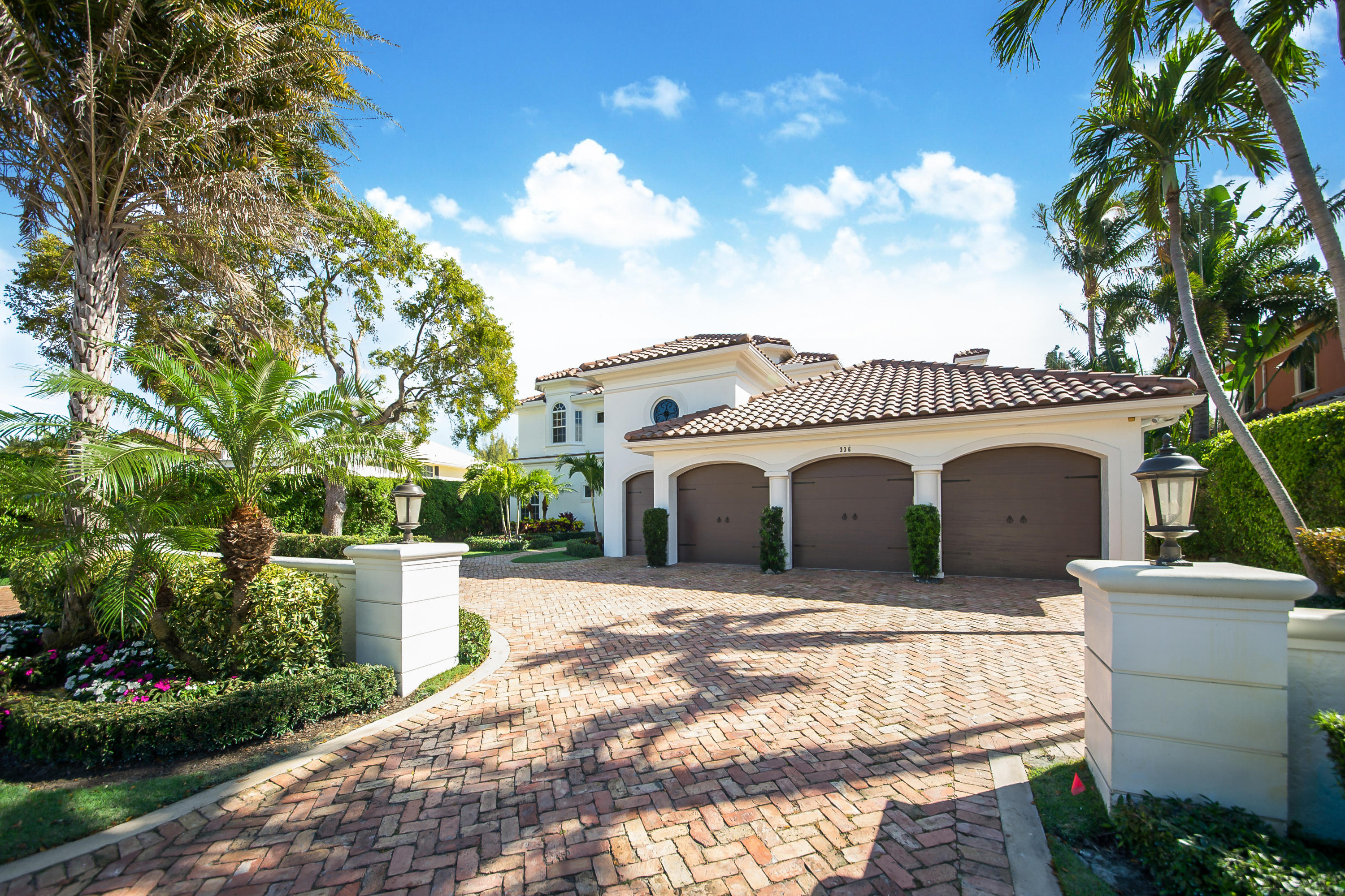 ROYAL PALM YACHT & COUNTRY CLUB - Residential