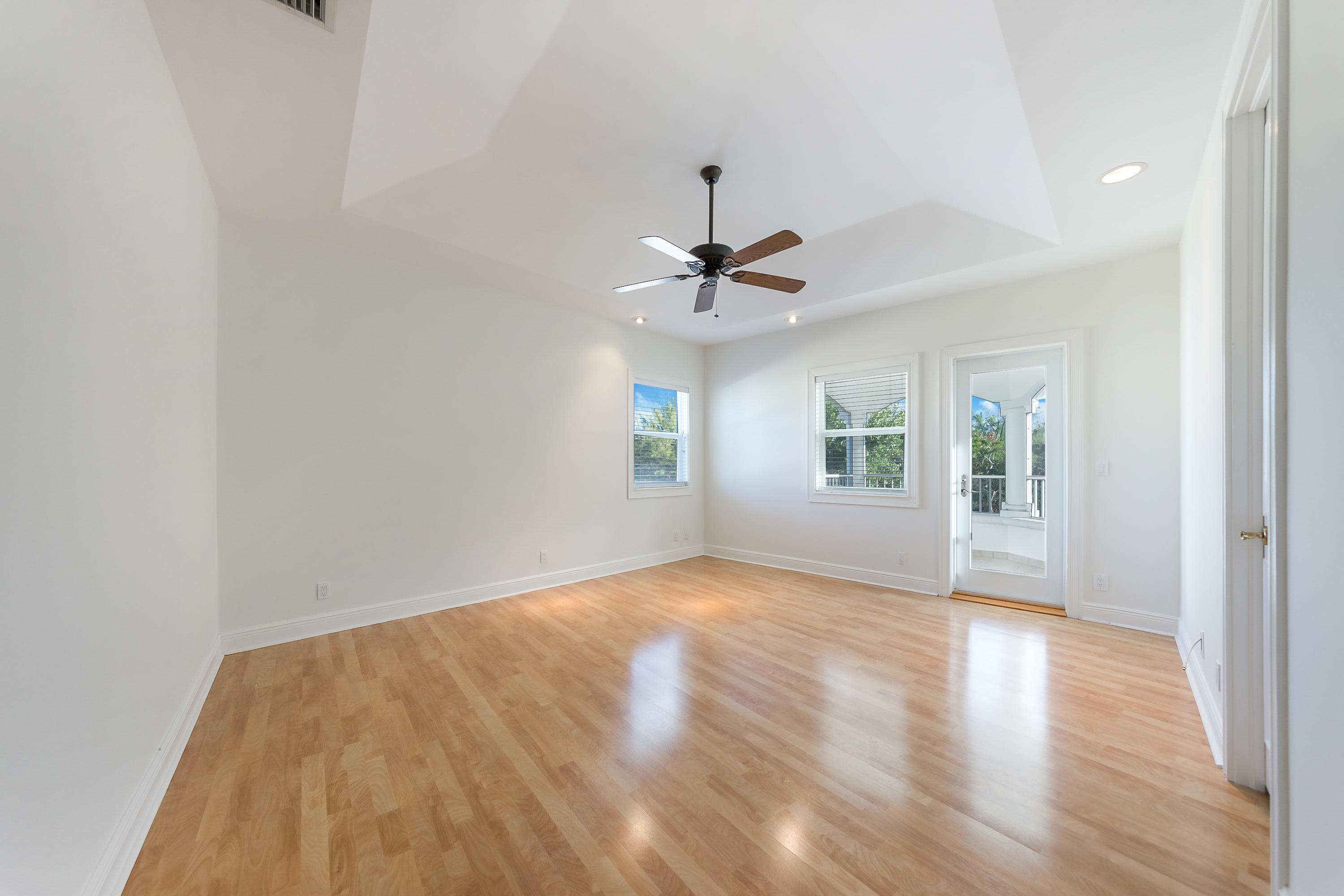 ROYAL PALM YACHT & COUNTRY CLUB - Residential