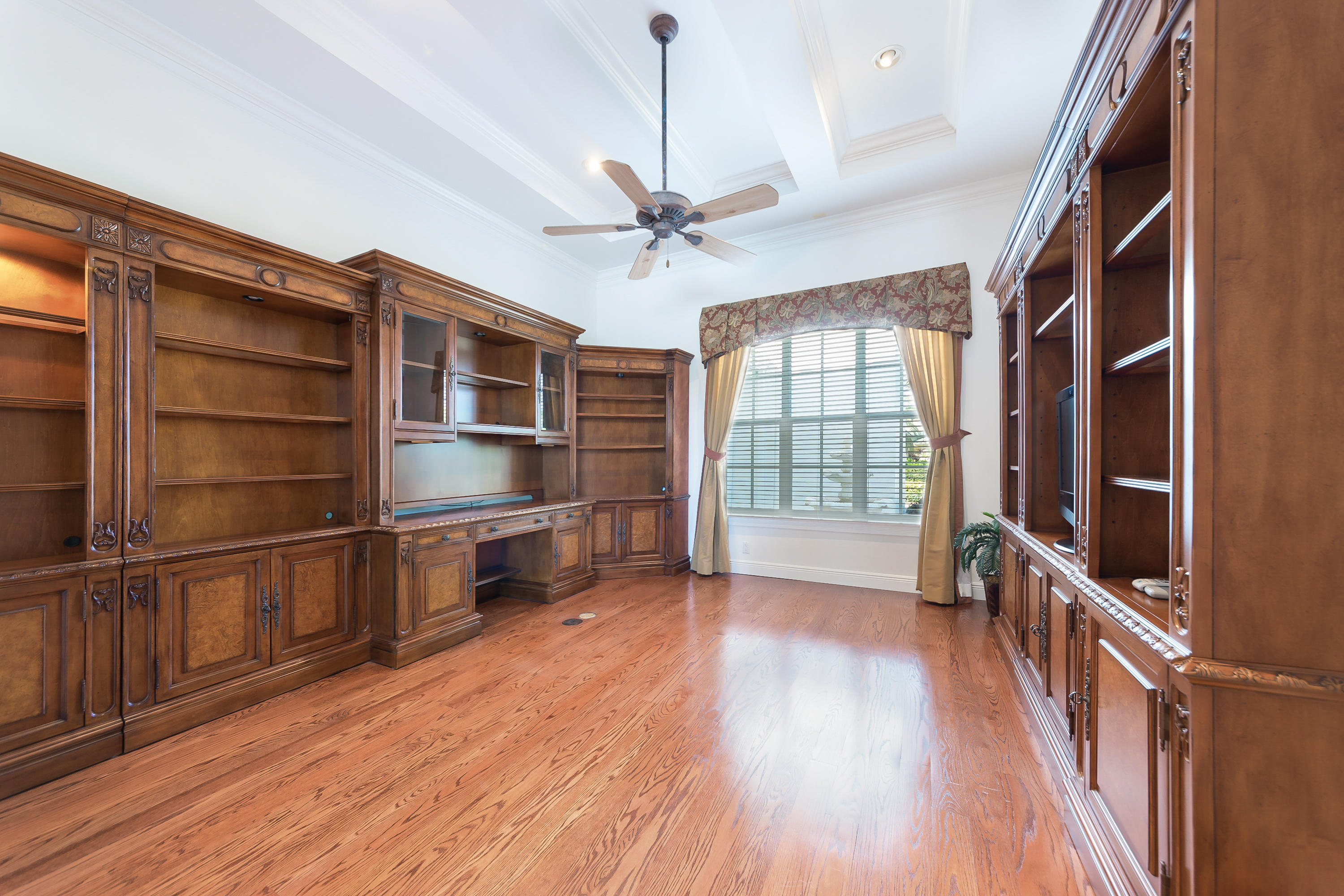 ROYAL PALM YACHT & COUNTRY CLUB - Residential