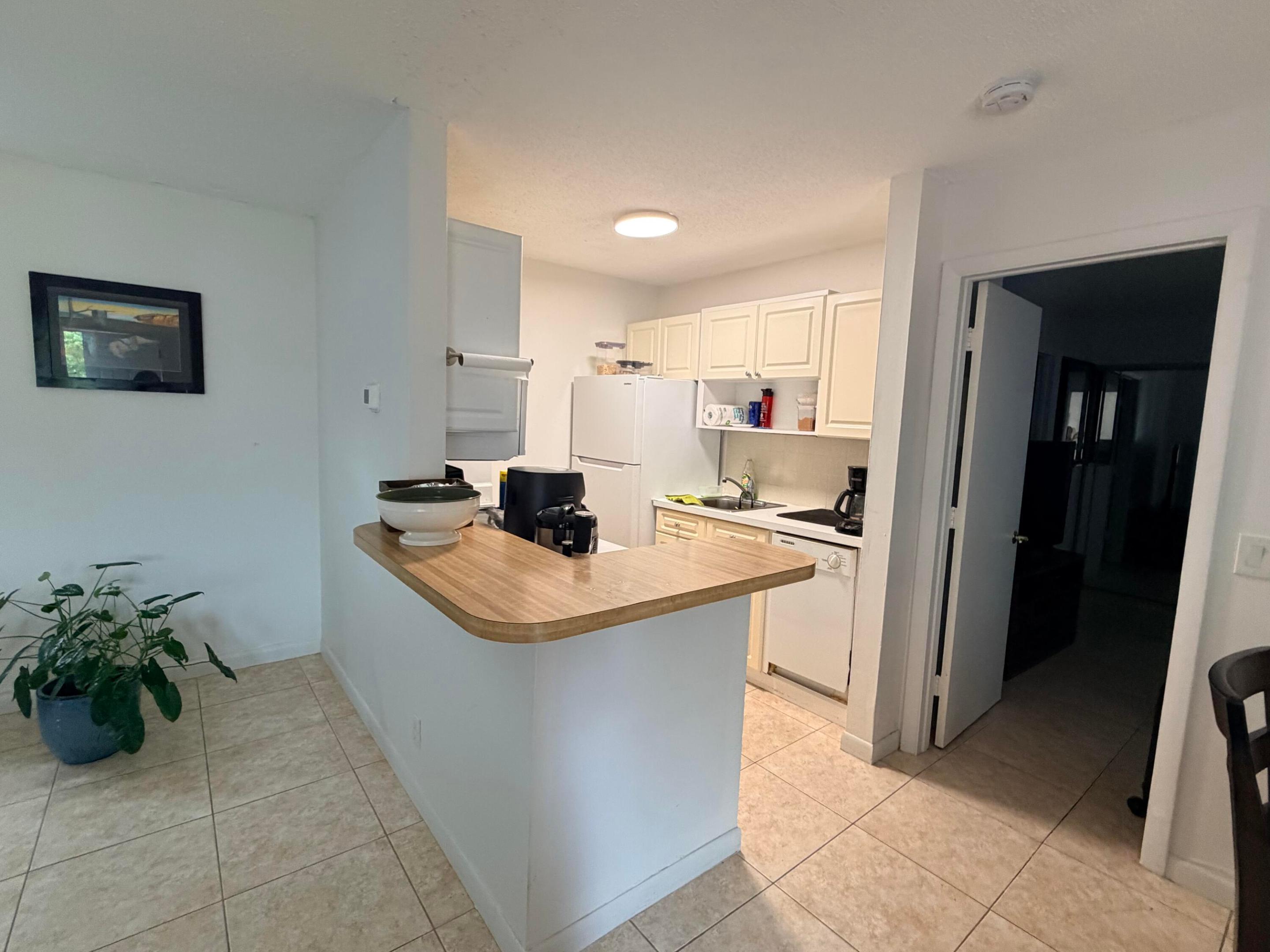CROSSINGS OF BOYNTON BEACH CONDO - Residential Lease