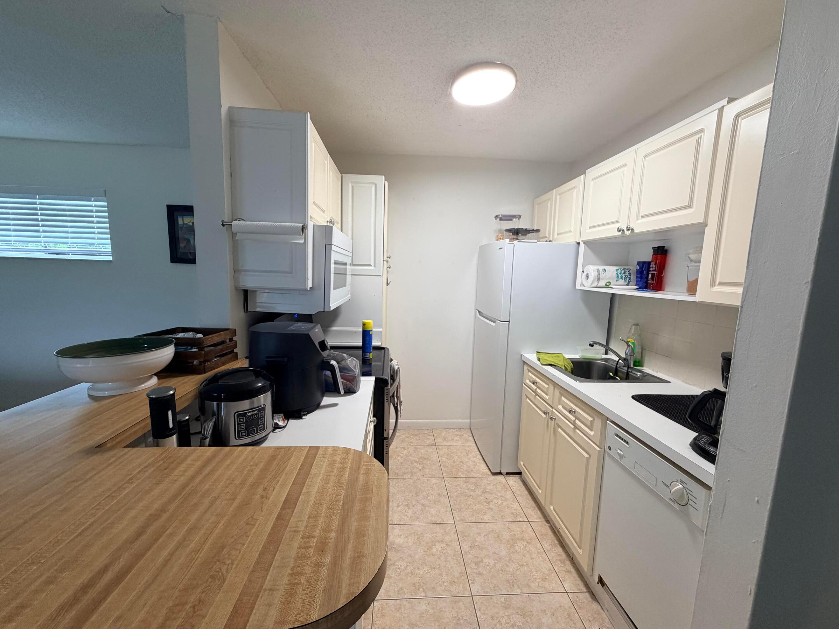 CROSSINGS OF BOYNTON BEACH CONDO - Residential Lease