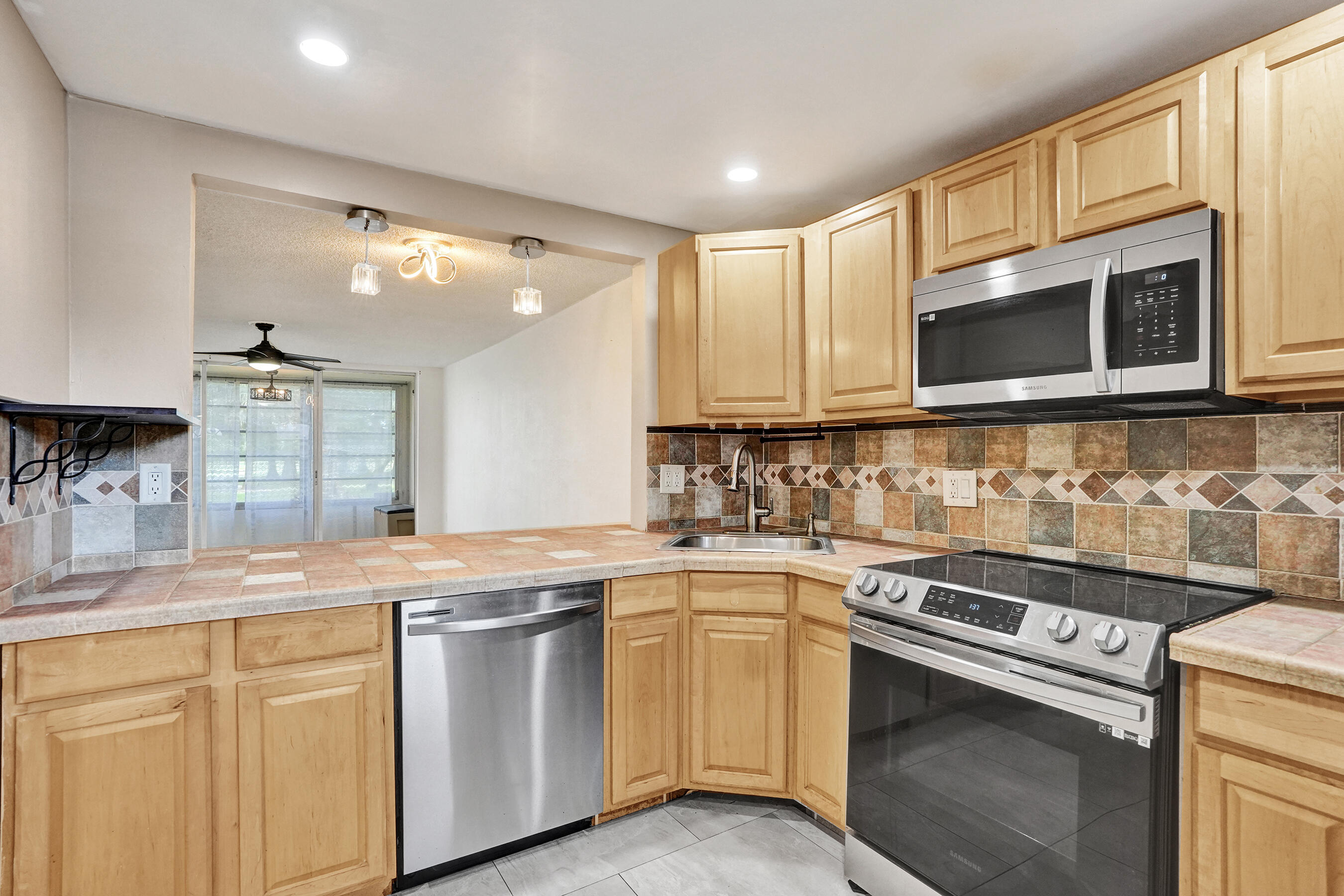 SANDS POINT CONDOMINIUM VI - Residential