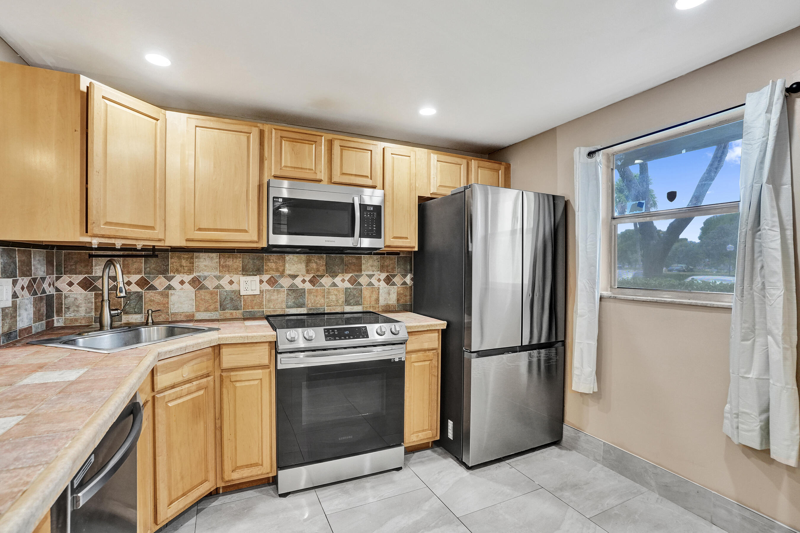 SANDS POINT CONDOMINIUM VI - Residential