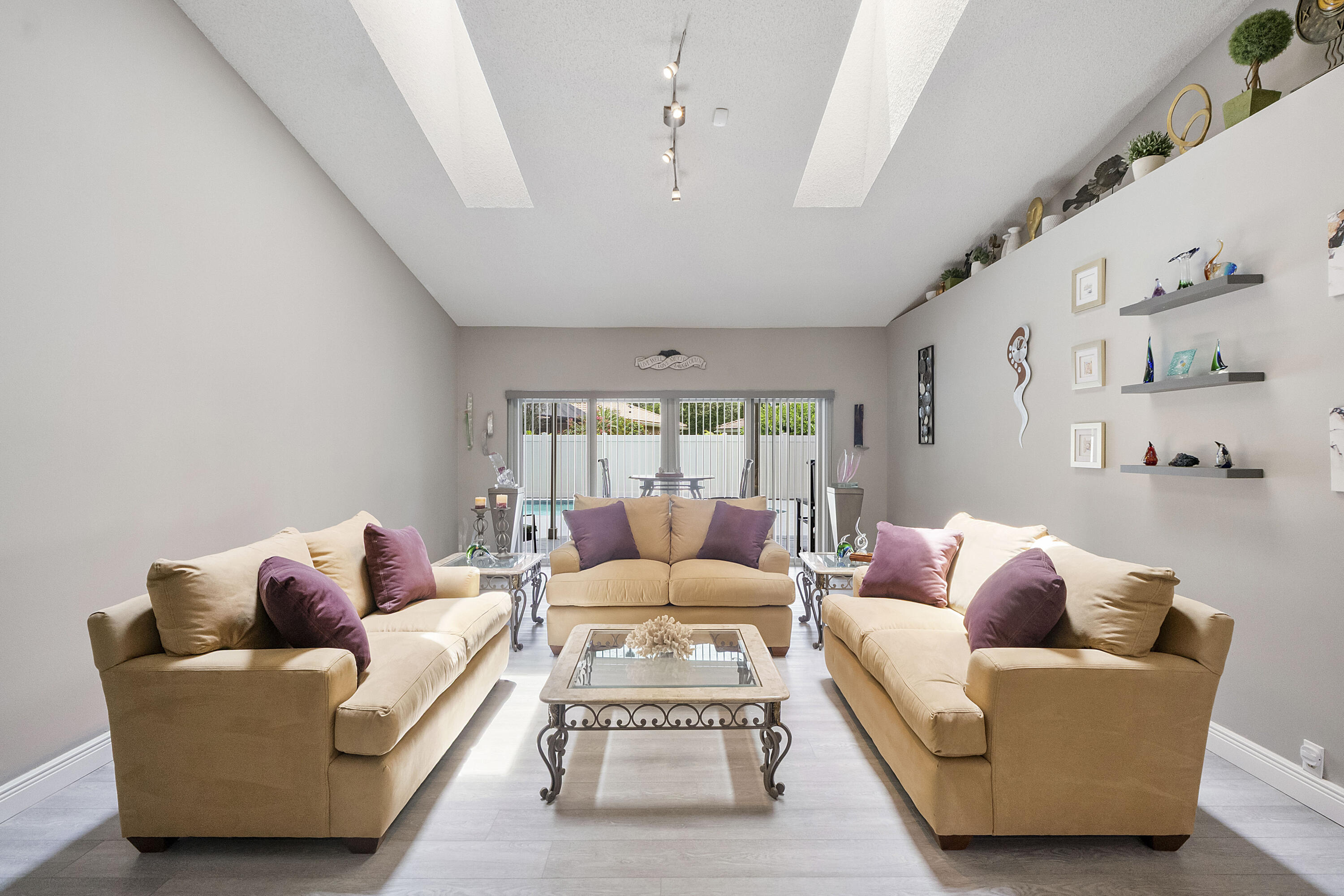 COUNTRYS POINT - Residential