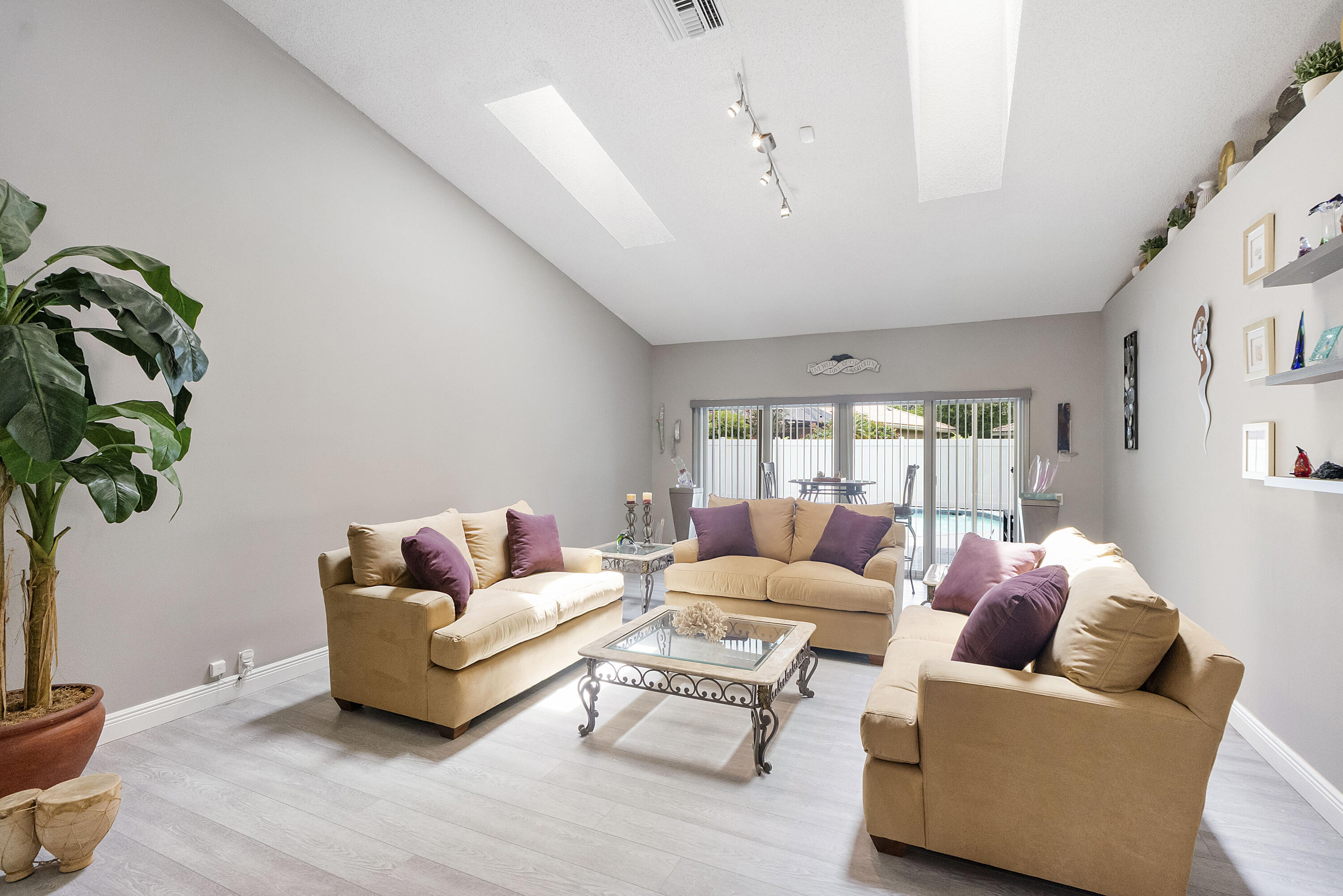 COUNTRYS POINT - Residential