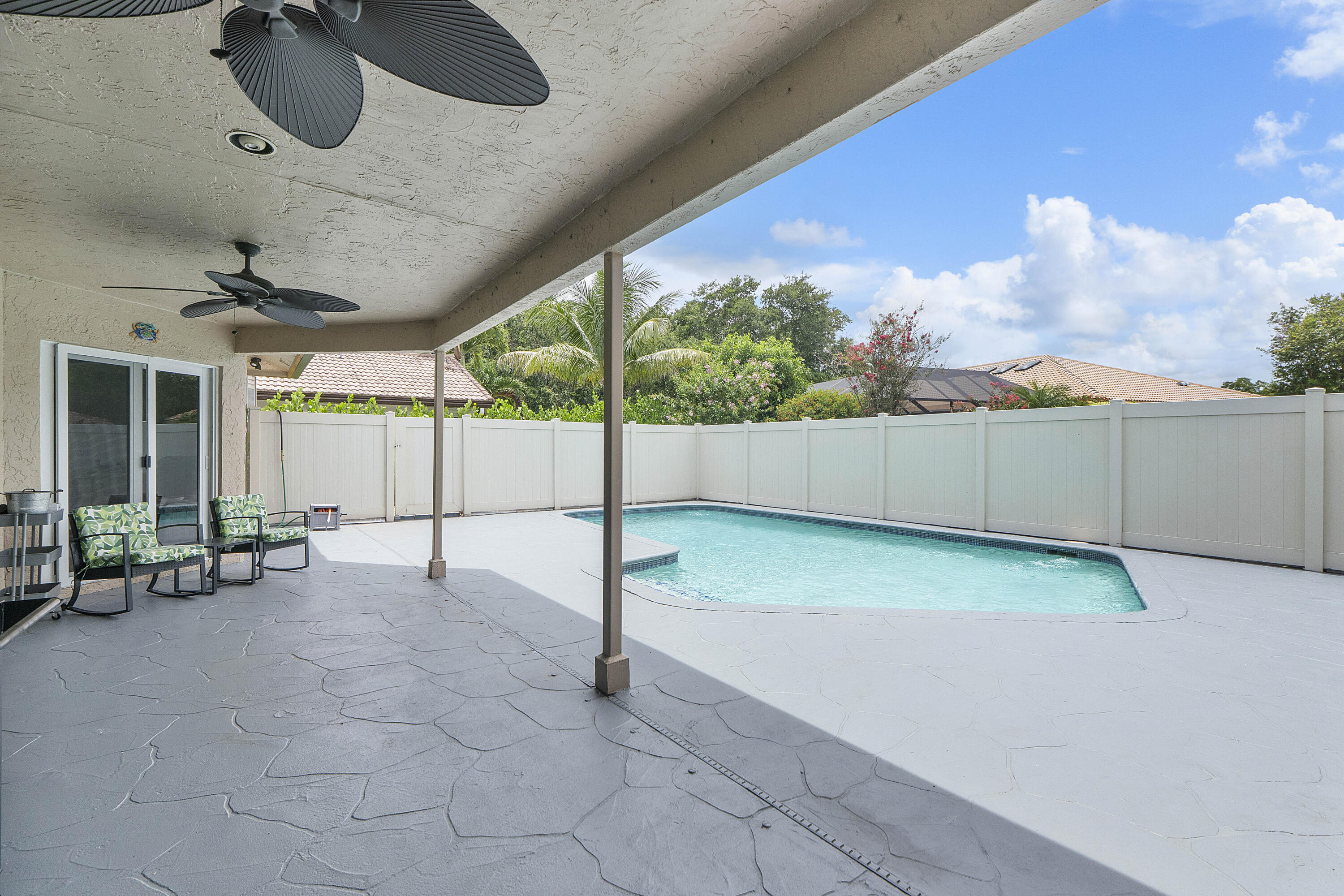 COUNTRYS POINT - Residential