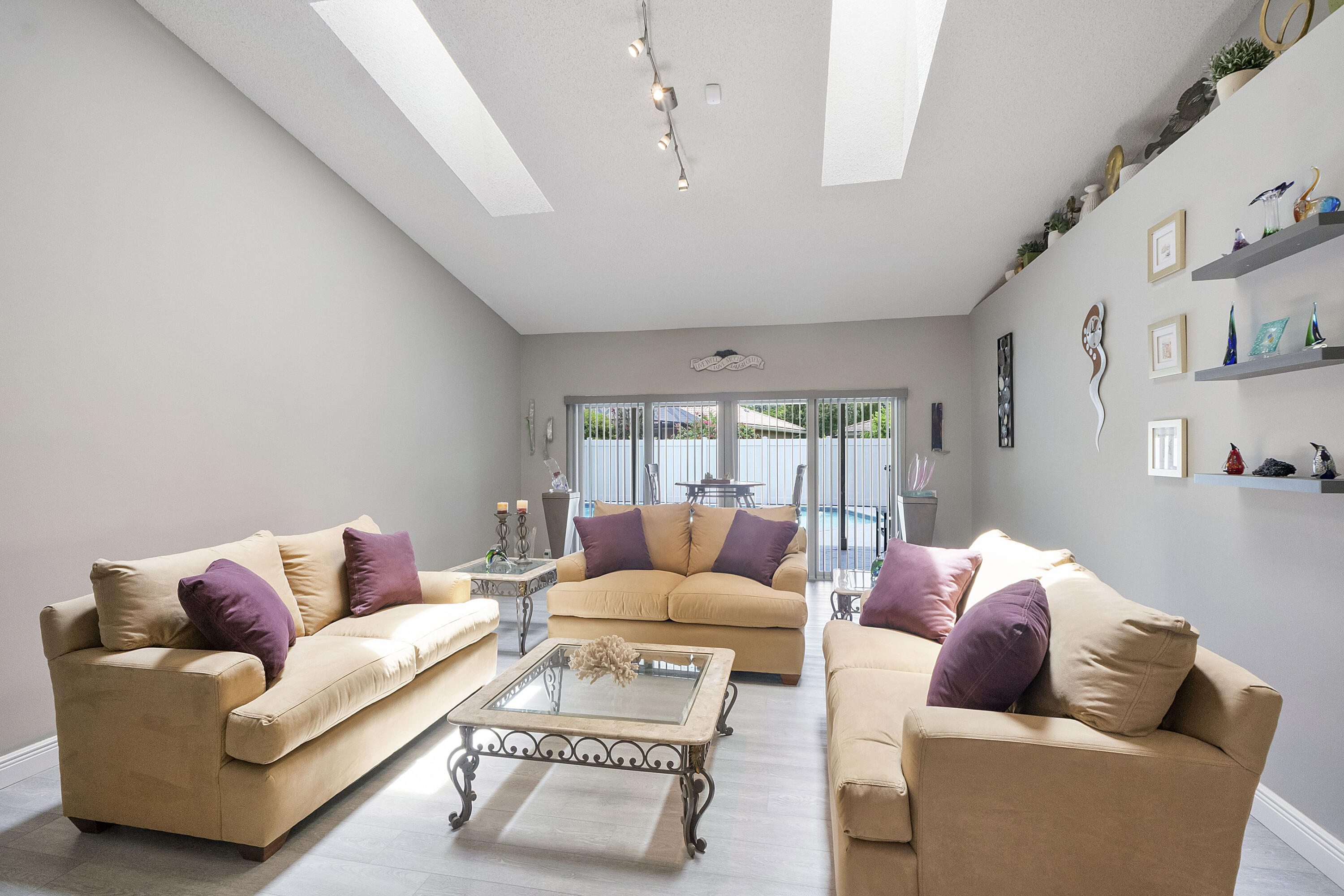 COUNTRYS POINT - Residential