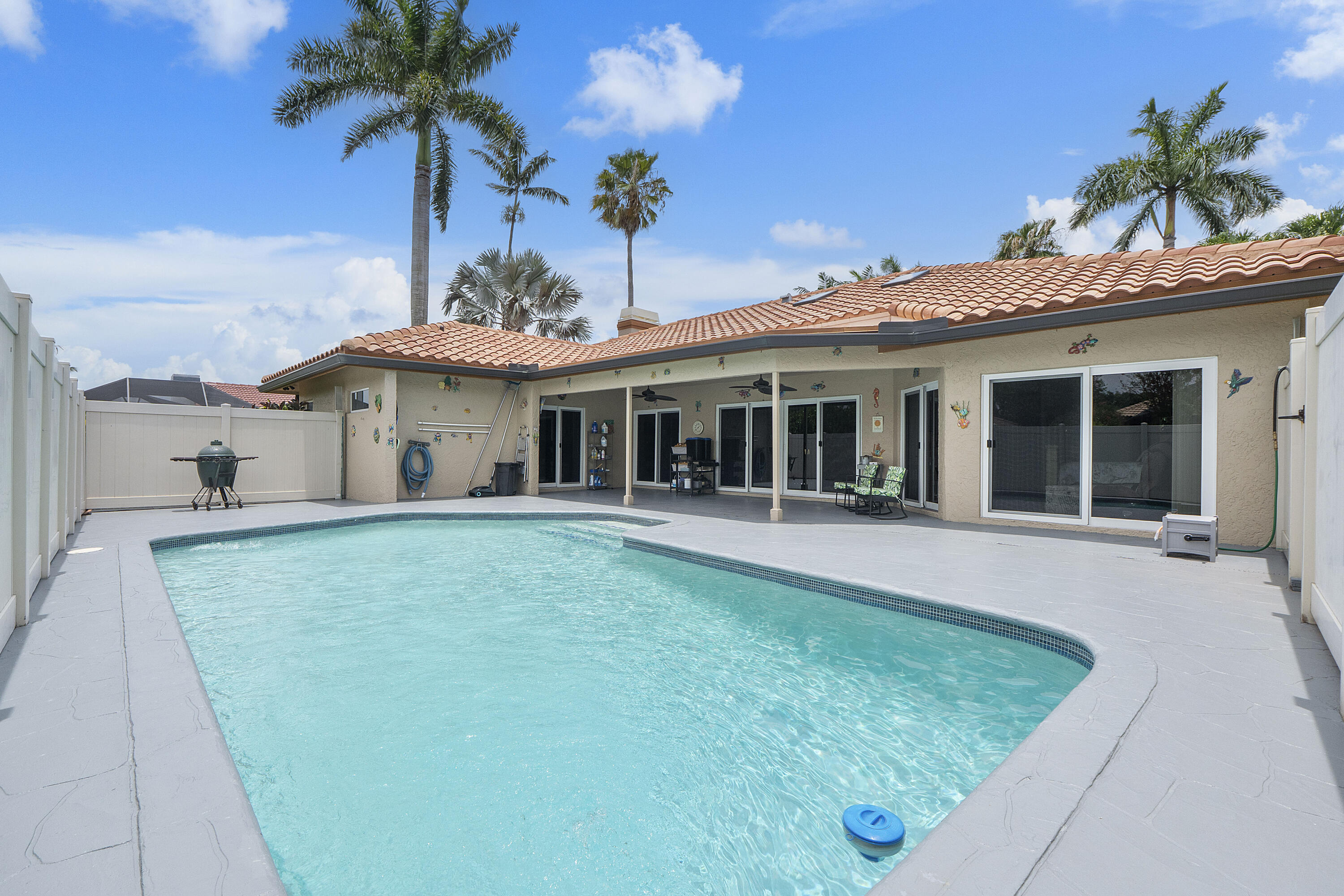 COUNTRYS POINT - Residential