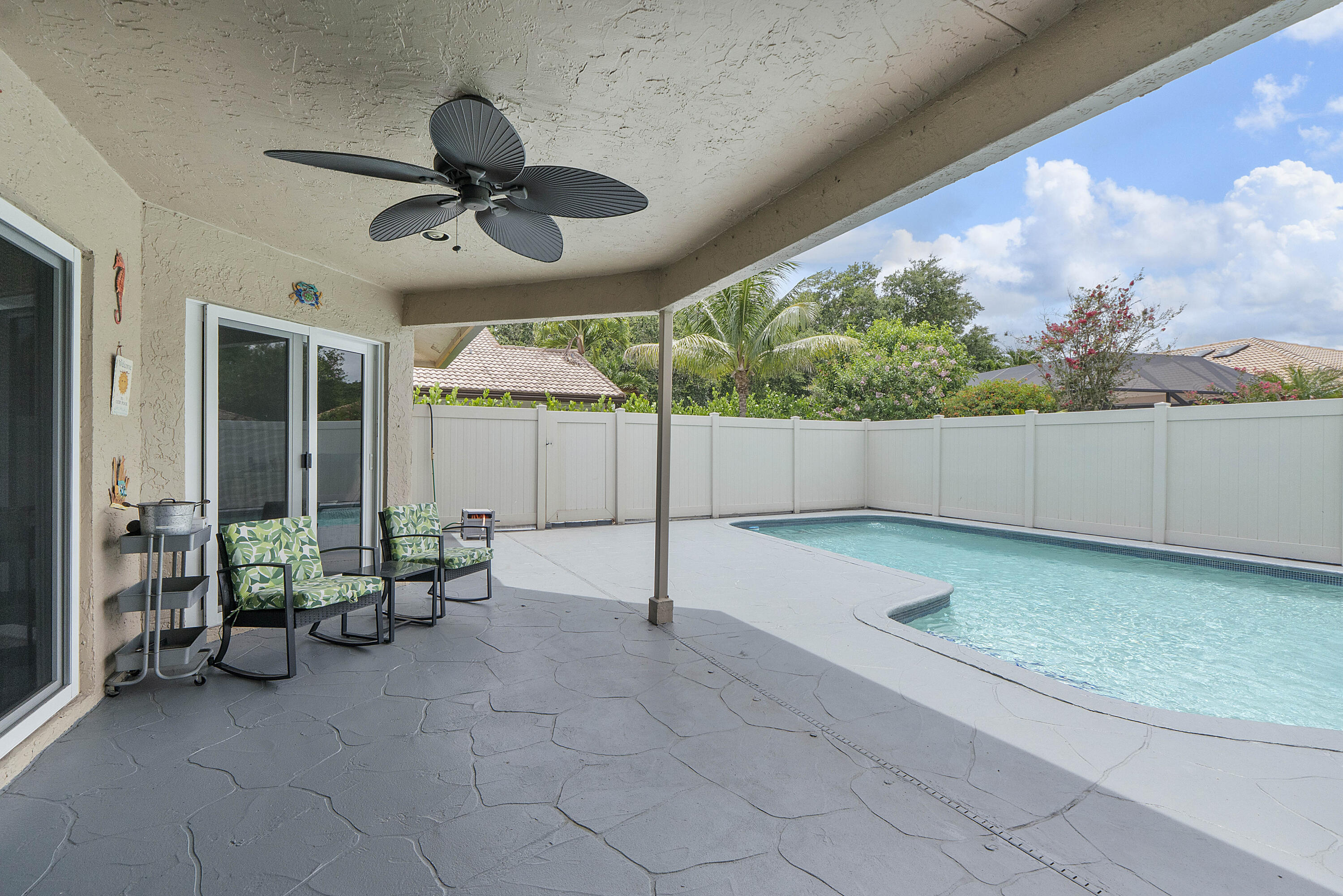 COUNTRYS POINT - Residential