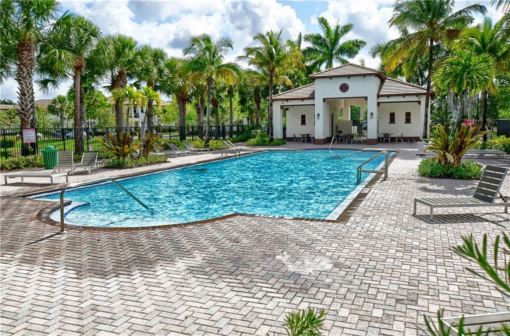 Paloma Lakes - Residential