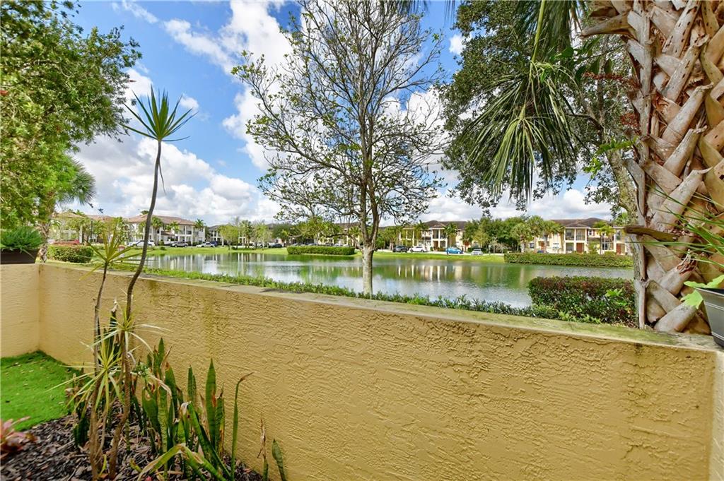 Paloma Lakes - Residential