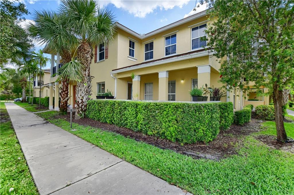 Paloma Lakes - Residential