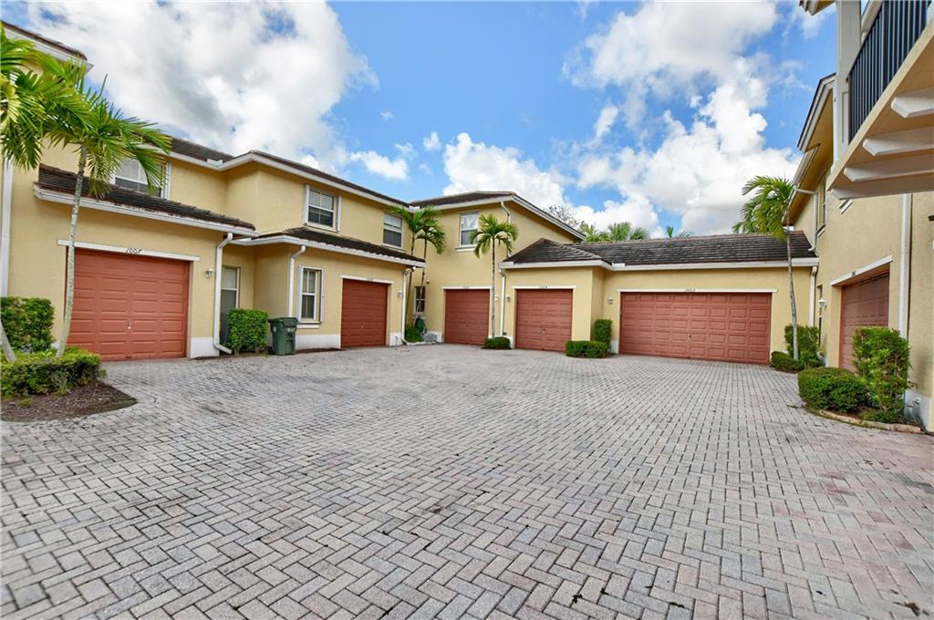 Paloma Lakes - Residential