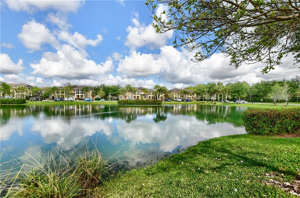 Paloma Lakes - Residential