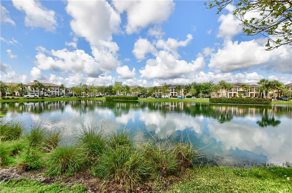 Paloma Lakes - Residential
