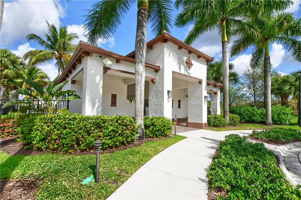 Paloma Lakes - Residential