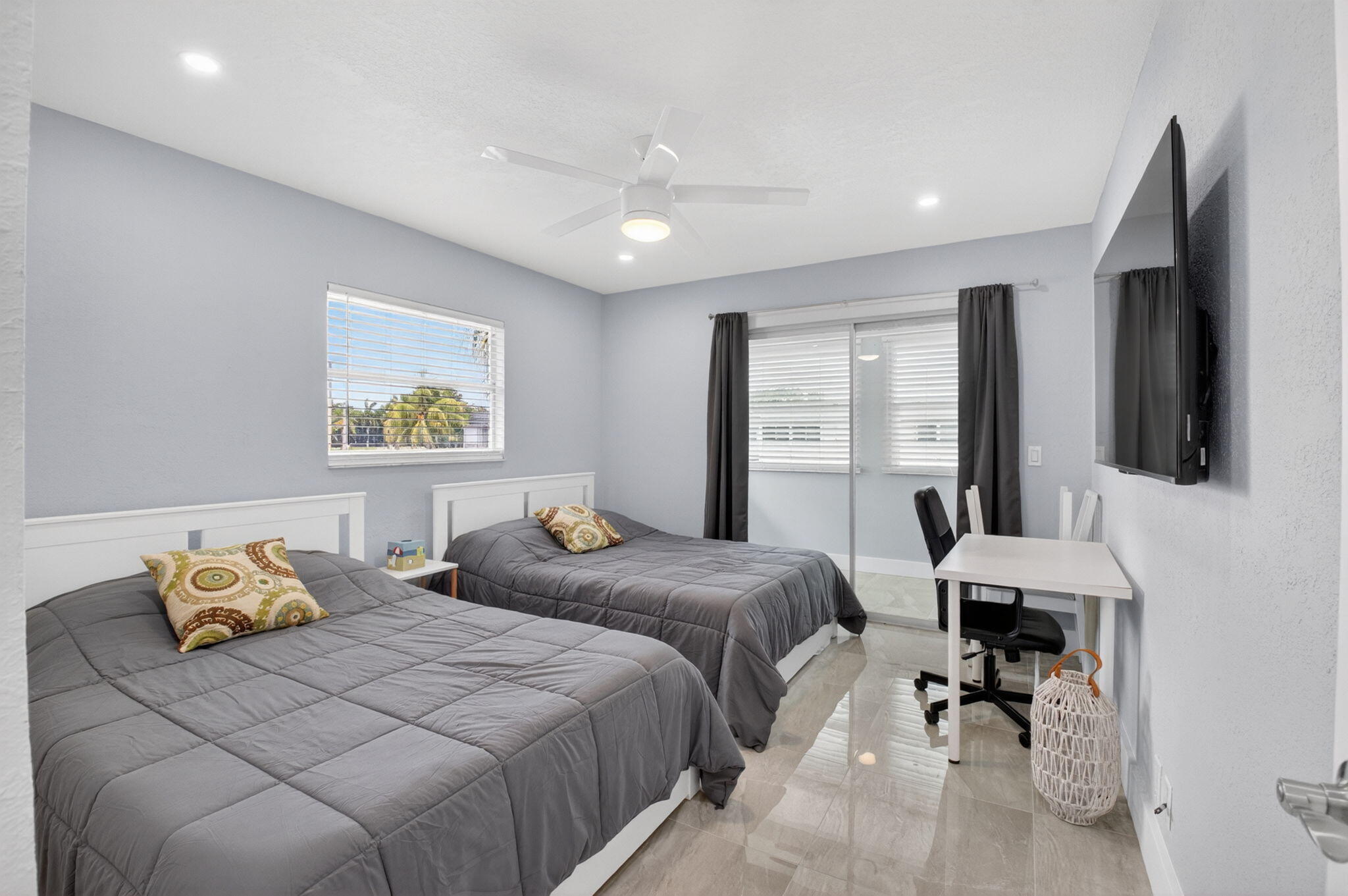 KINGS POINT SAXONY CONDOS - Residential Lease
