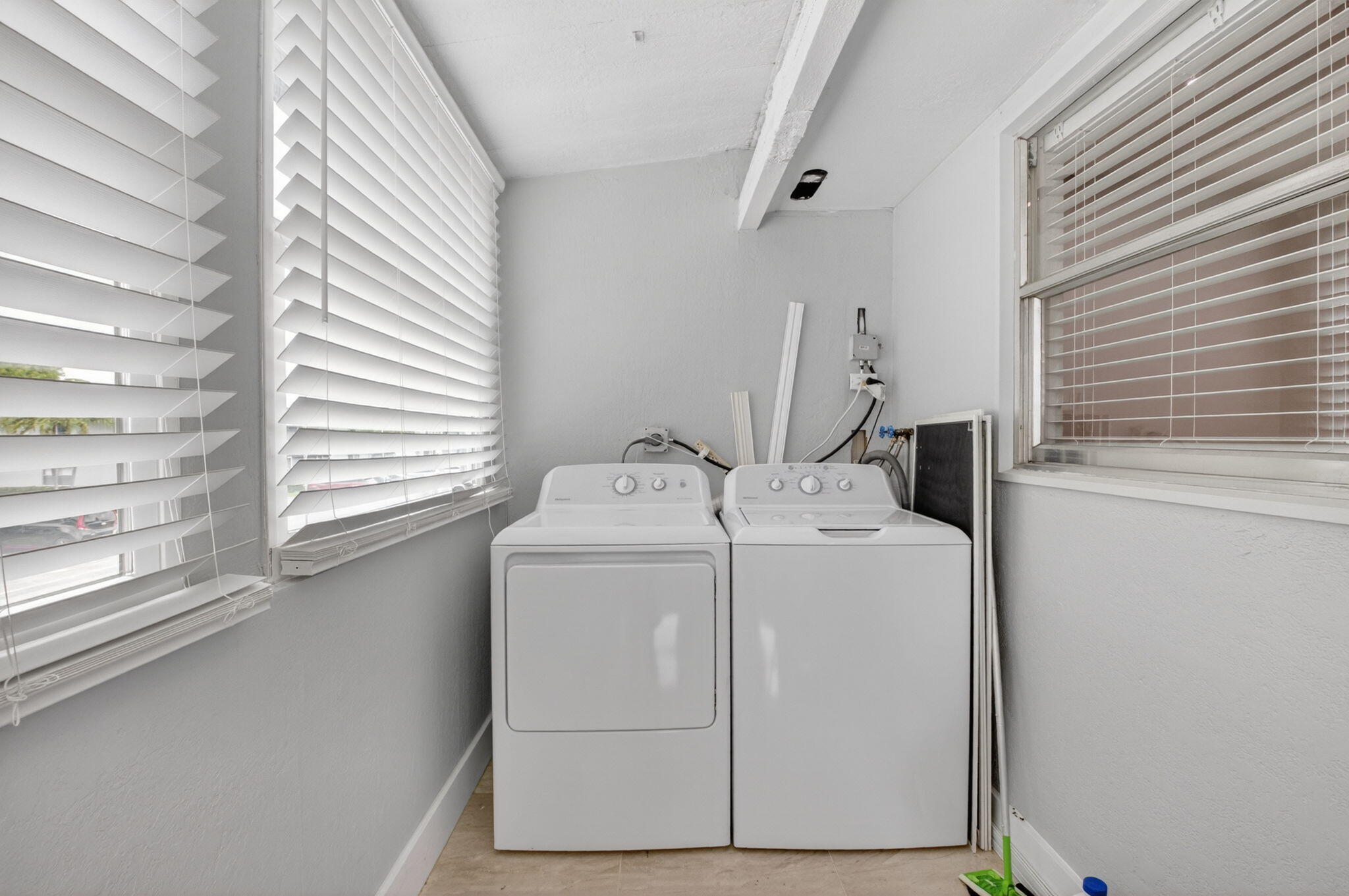 KINGS POINT SAXONY CONDOS - Residential Lease