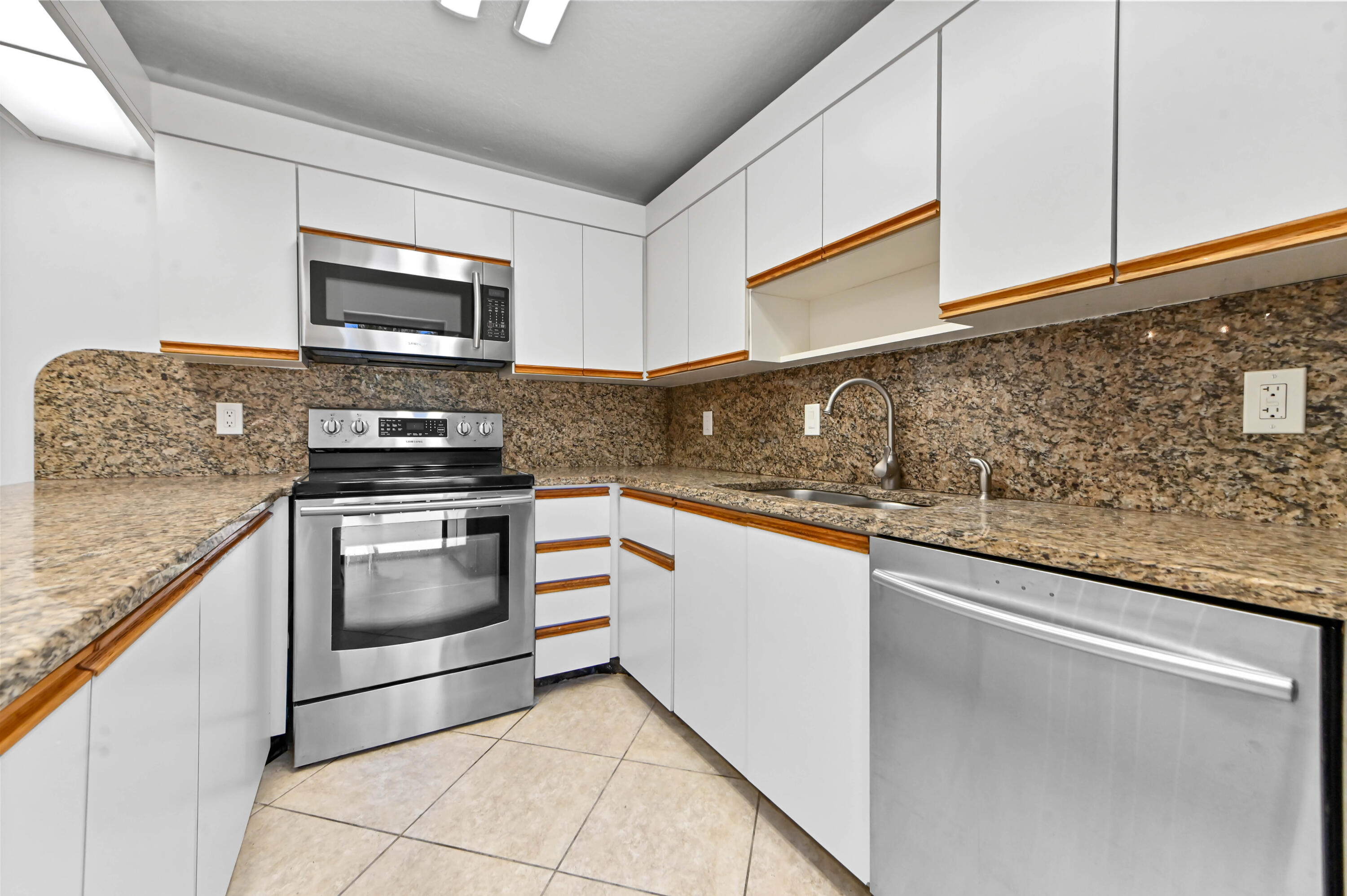 JUPITER PLANTATION - Residential Lease