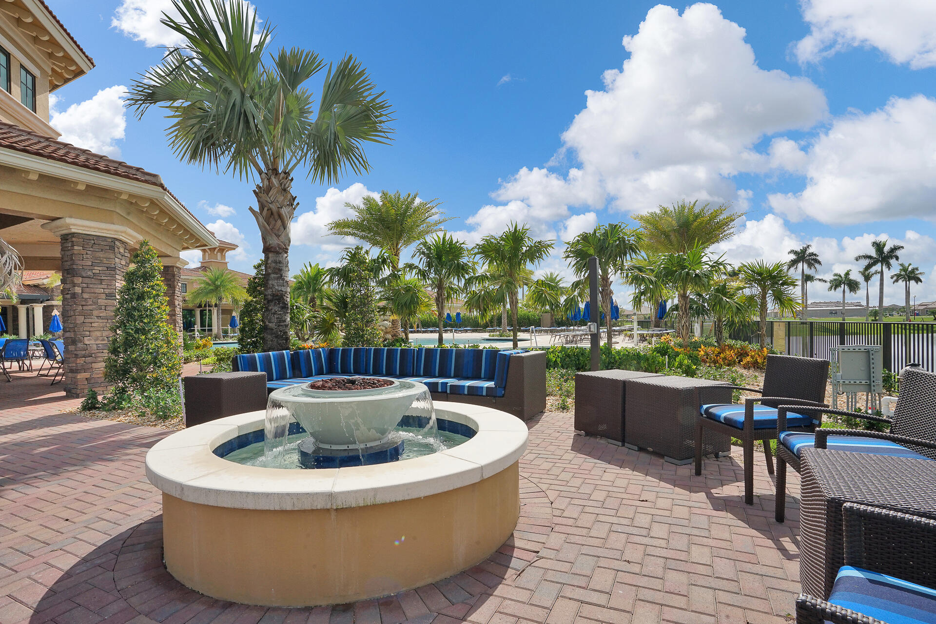 PARKLAND ROYALE - Residential