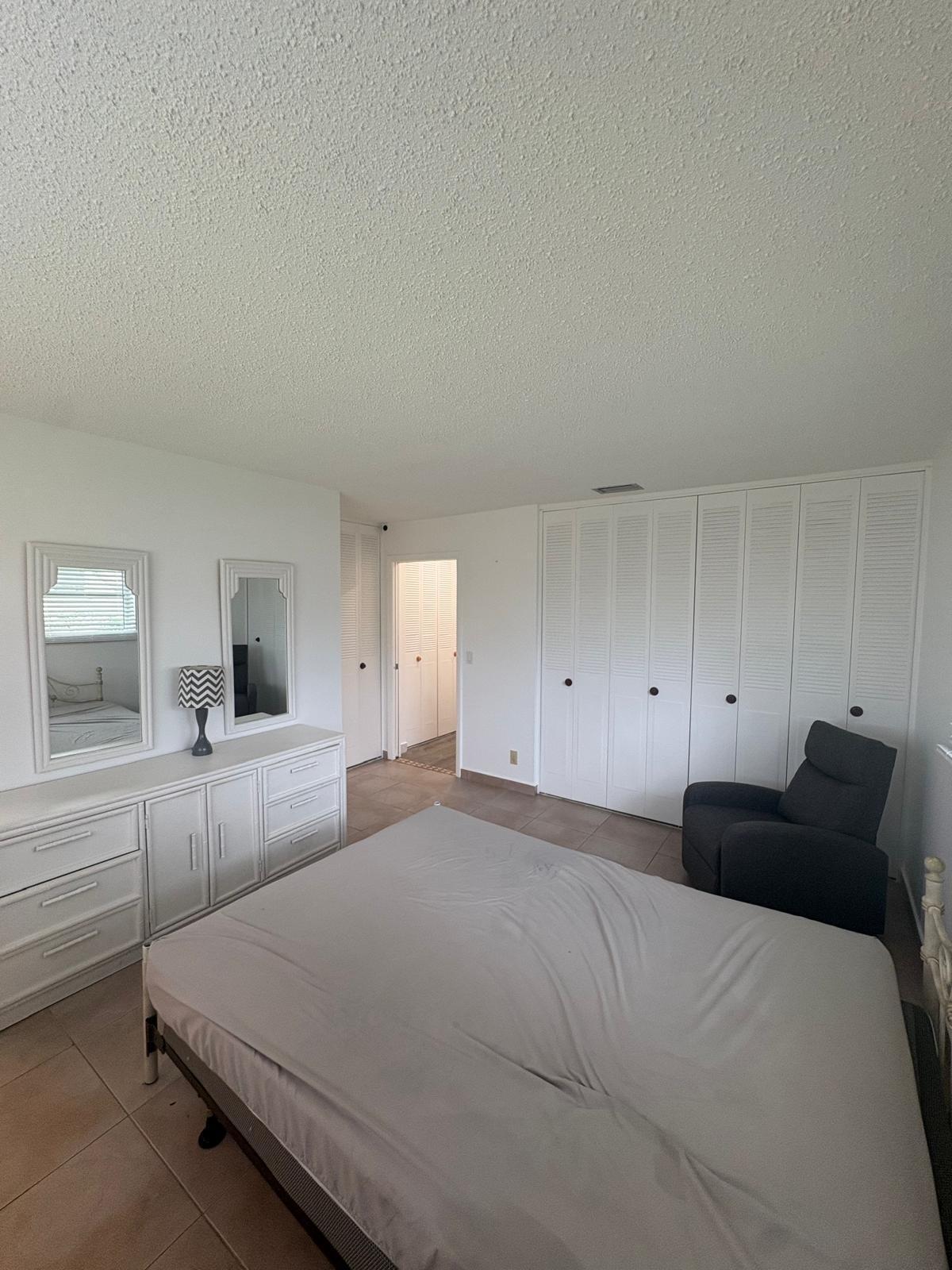 CRESTHAVEN VILLAS CONDO 31 - Residential