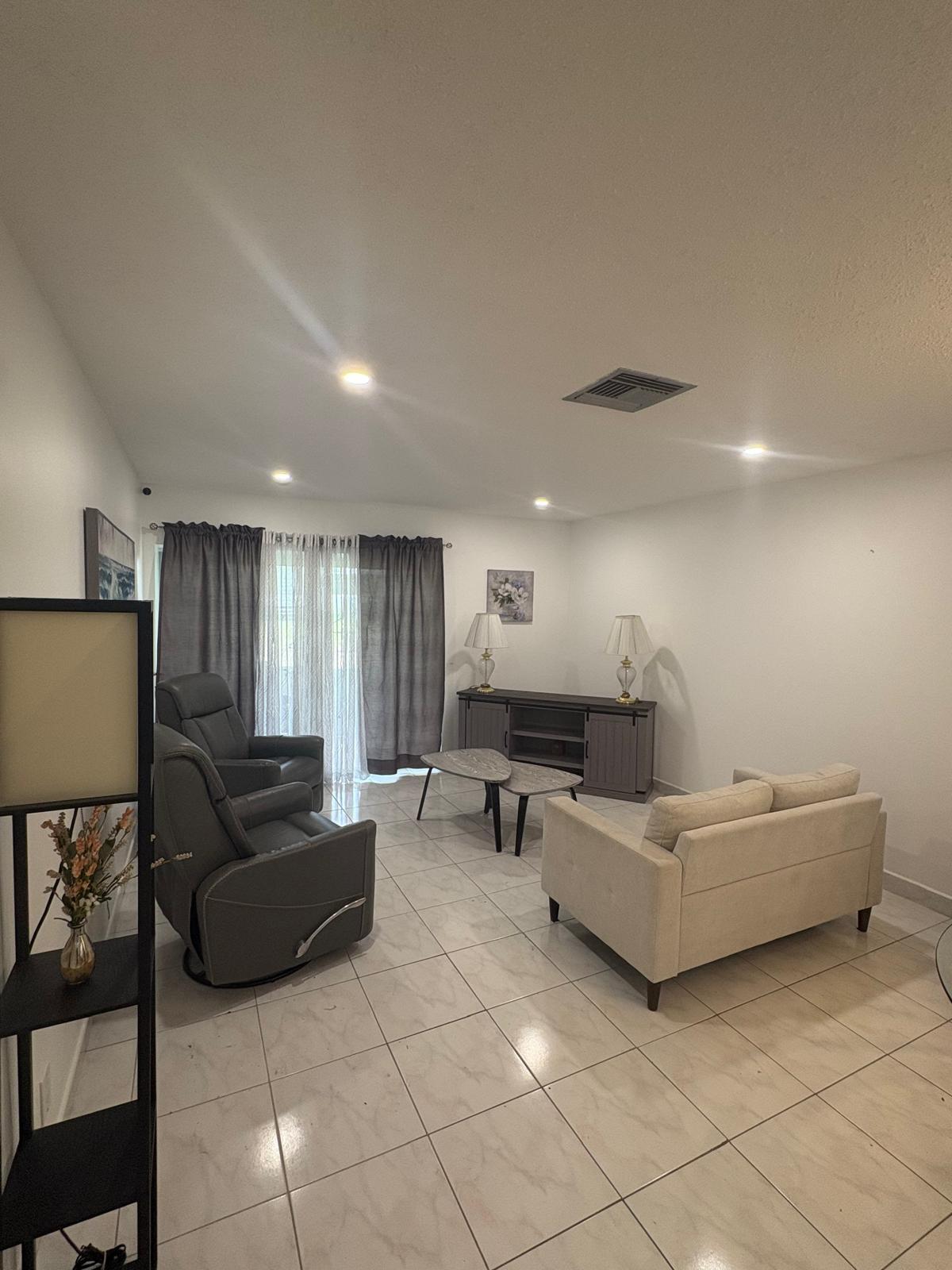 CRESTHAVEN VILLAS CONDO 31 - Residential