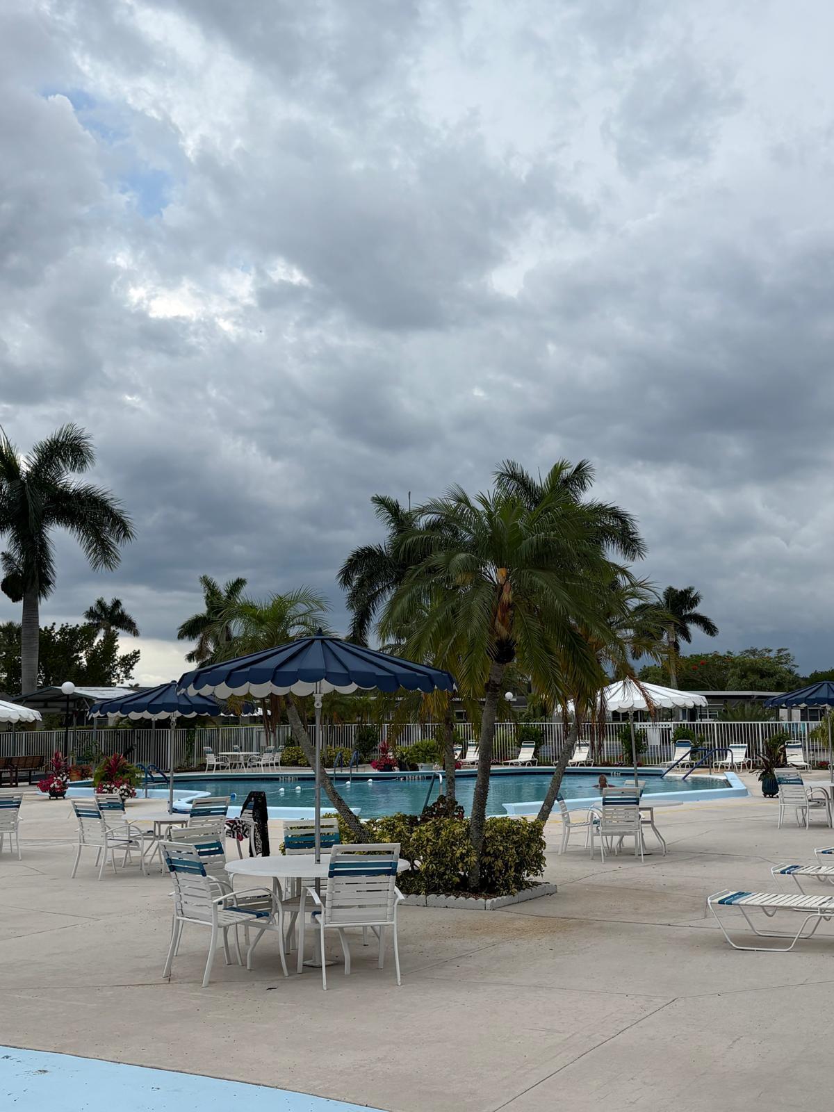 CRESTHAVEN VILLAS CONDO 31 - Residential