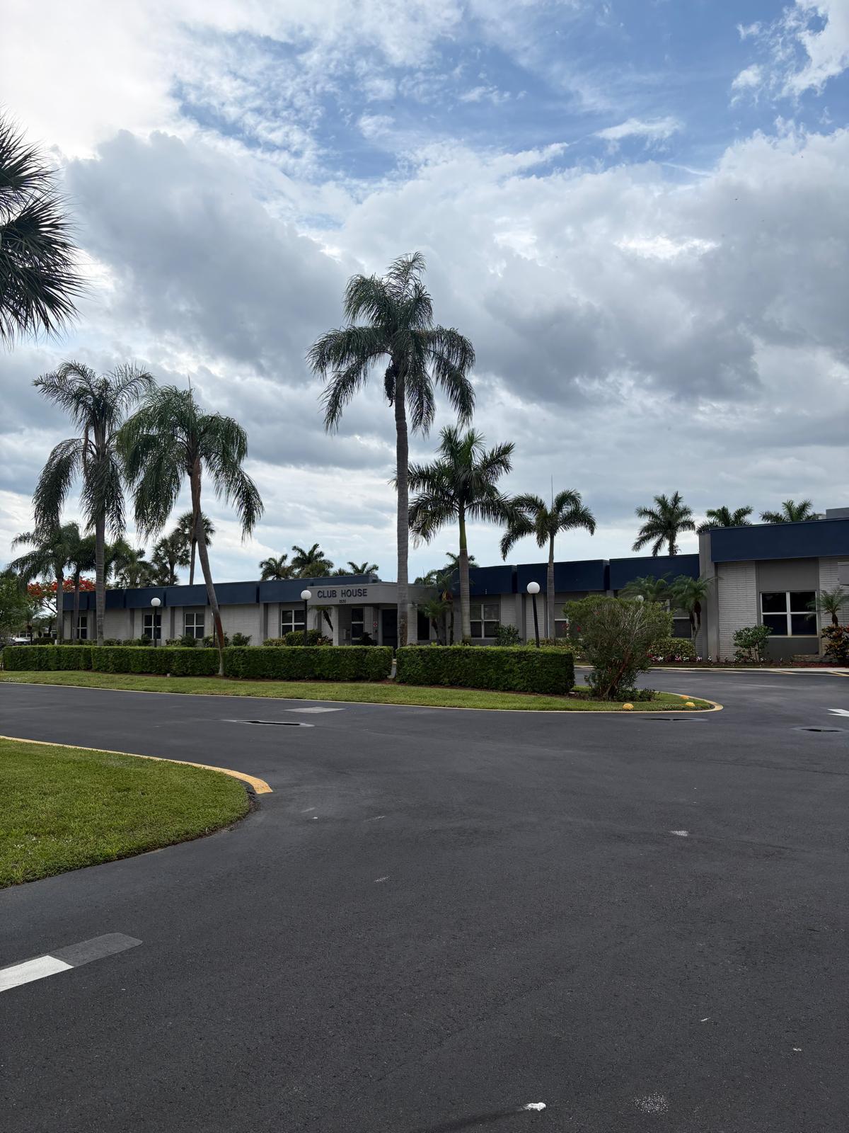 CRESTHAVEN VILLAS CONDO 31 - Residential