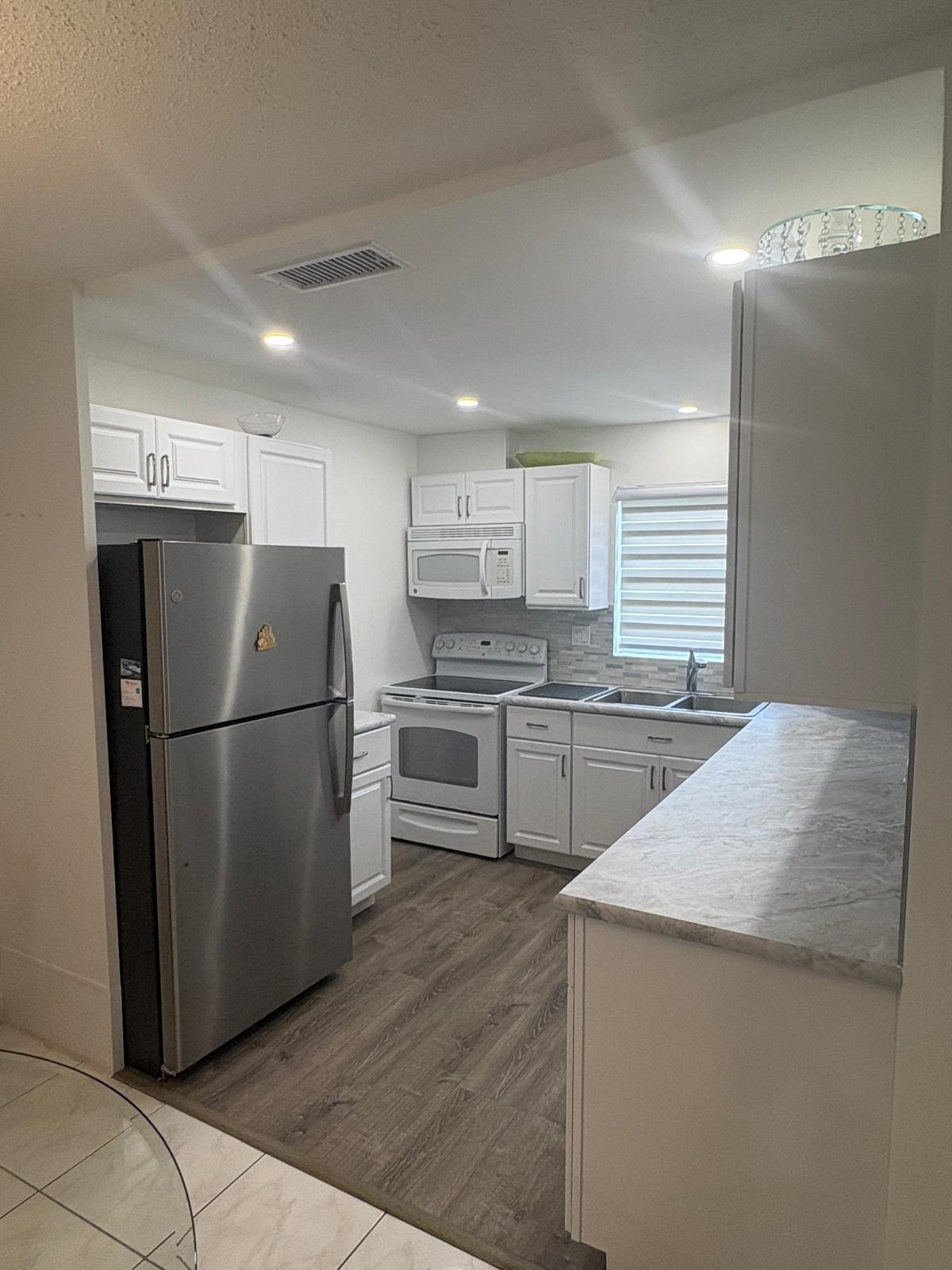 CRESTHAVEN VILLAS CONDO 31 - Residential